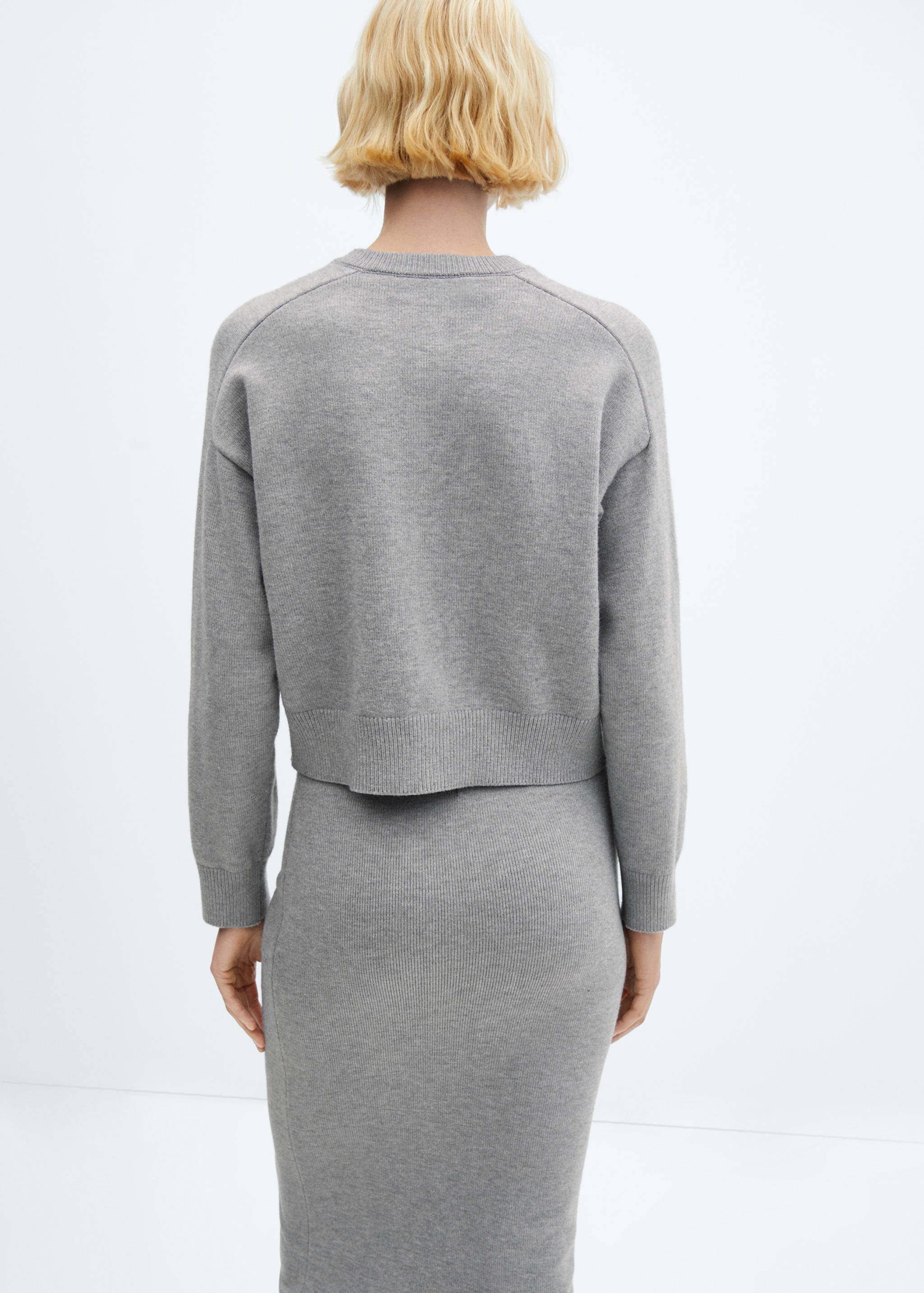 Strickjacke mit Ziernähten - Rückseite des Artikels