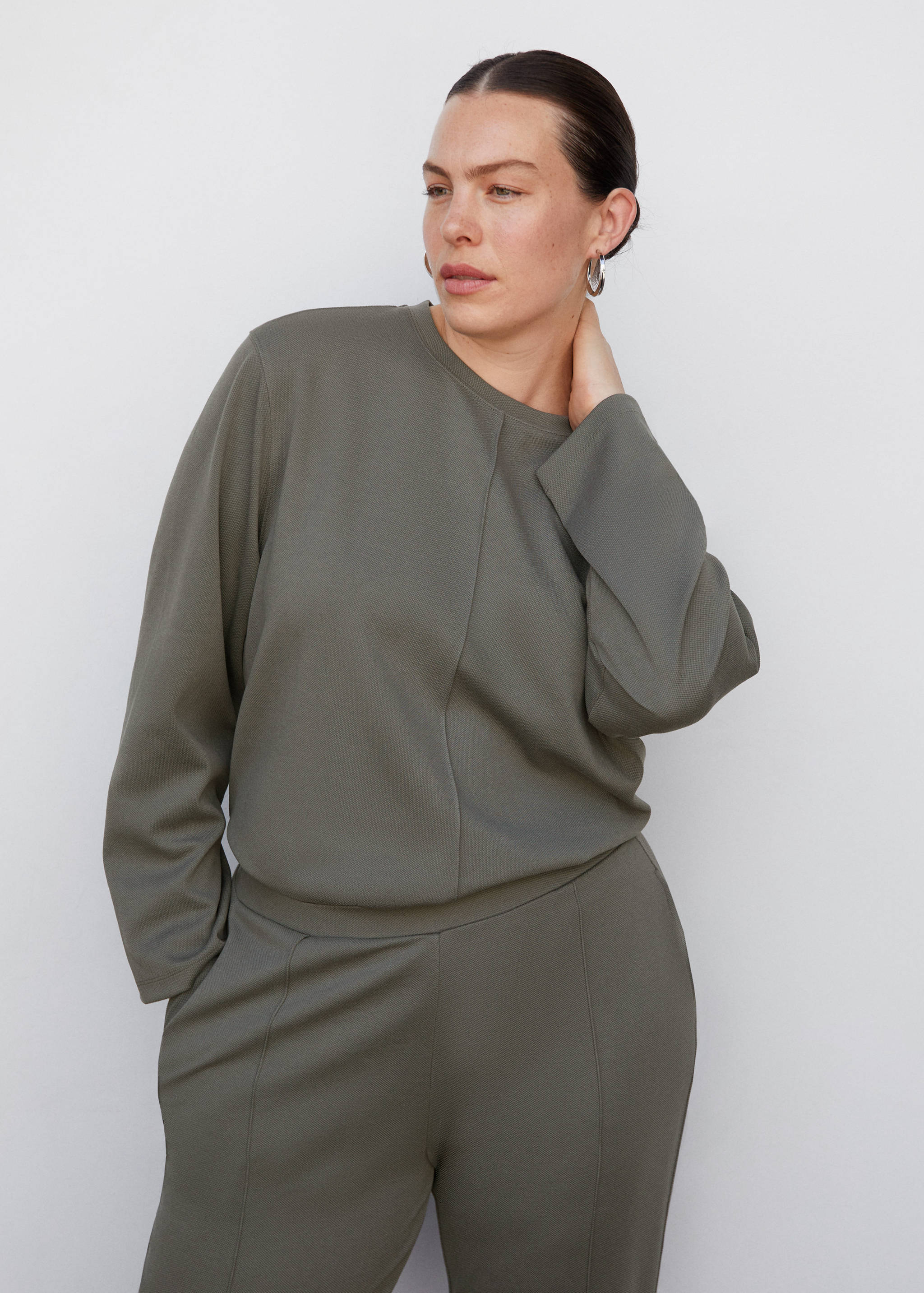 Свитшот с декоративными строчками - Деталь изделия 5