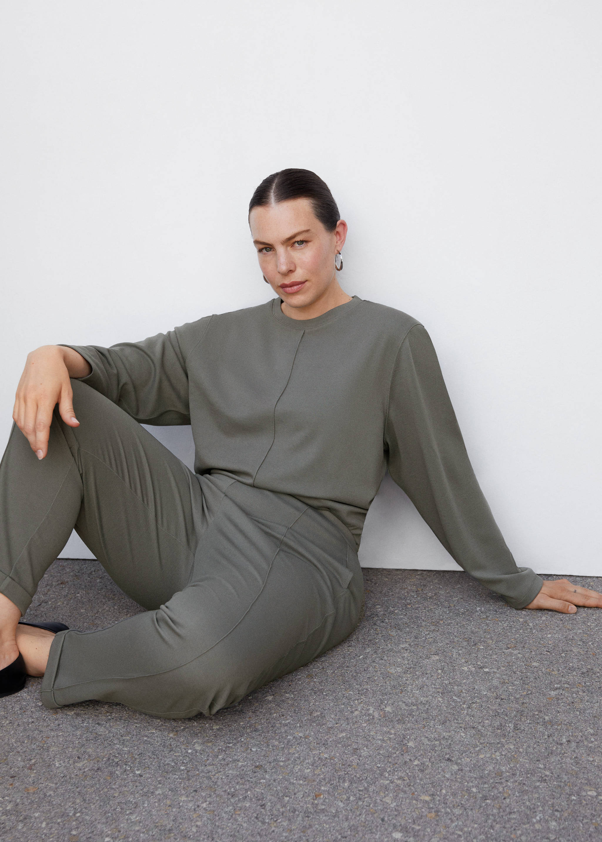 Свитшот с декоративными строчками - Деталь изделия 4