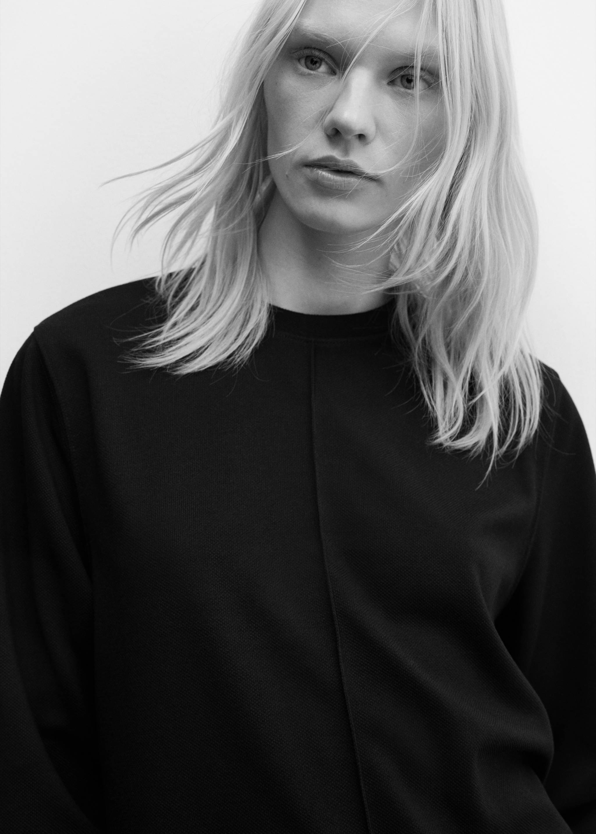 Свитшот с декоративными строчками - Деталь изделия 2