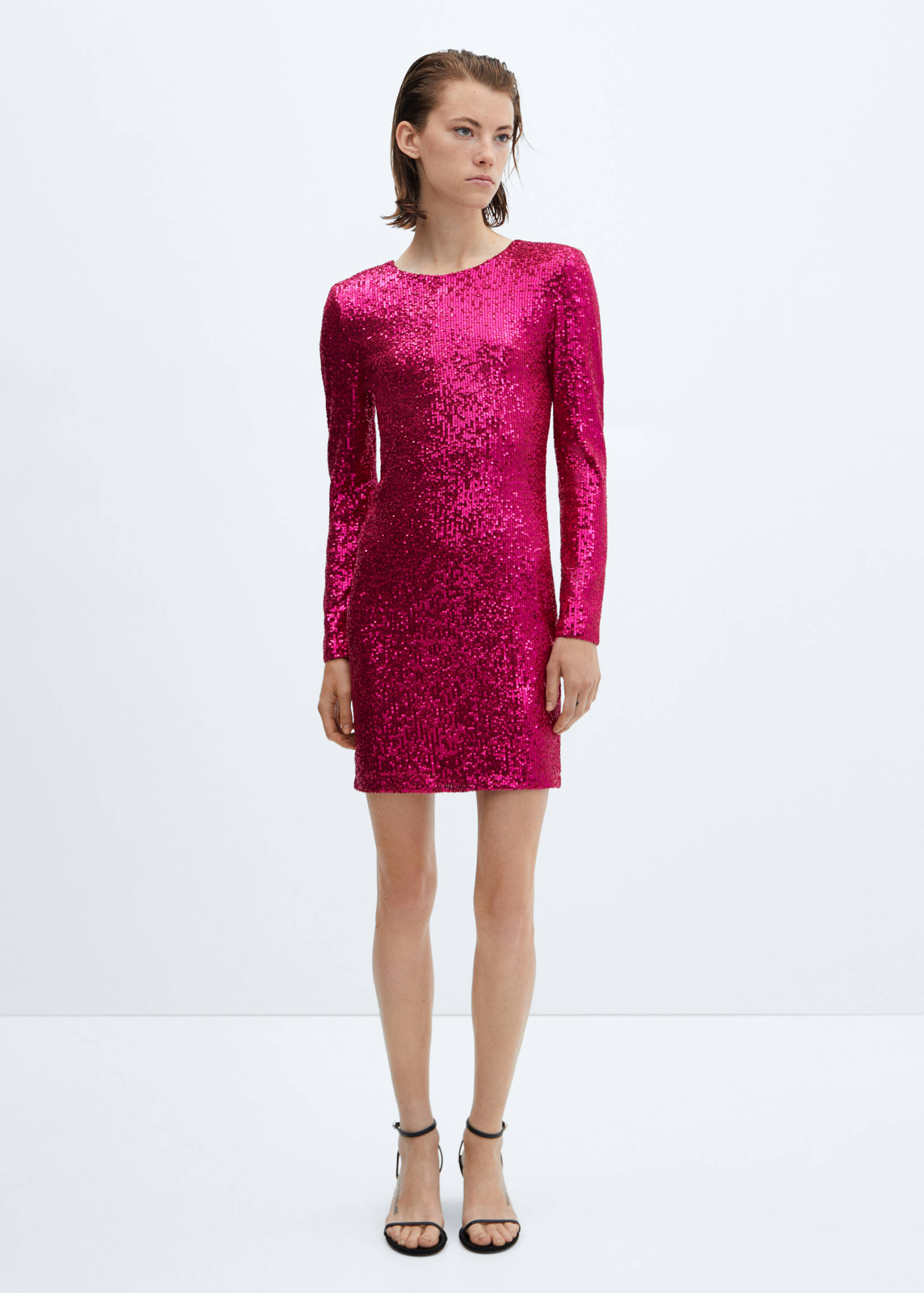 Robe courte ajustée sequins - Plan général