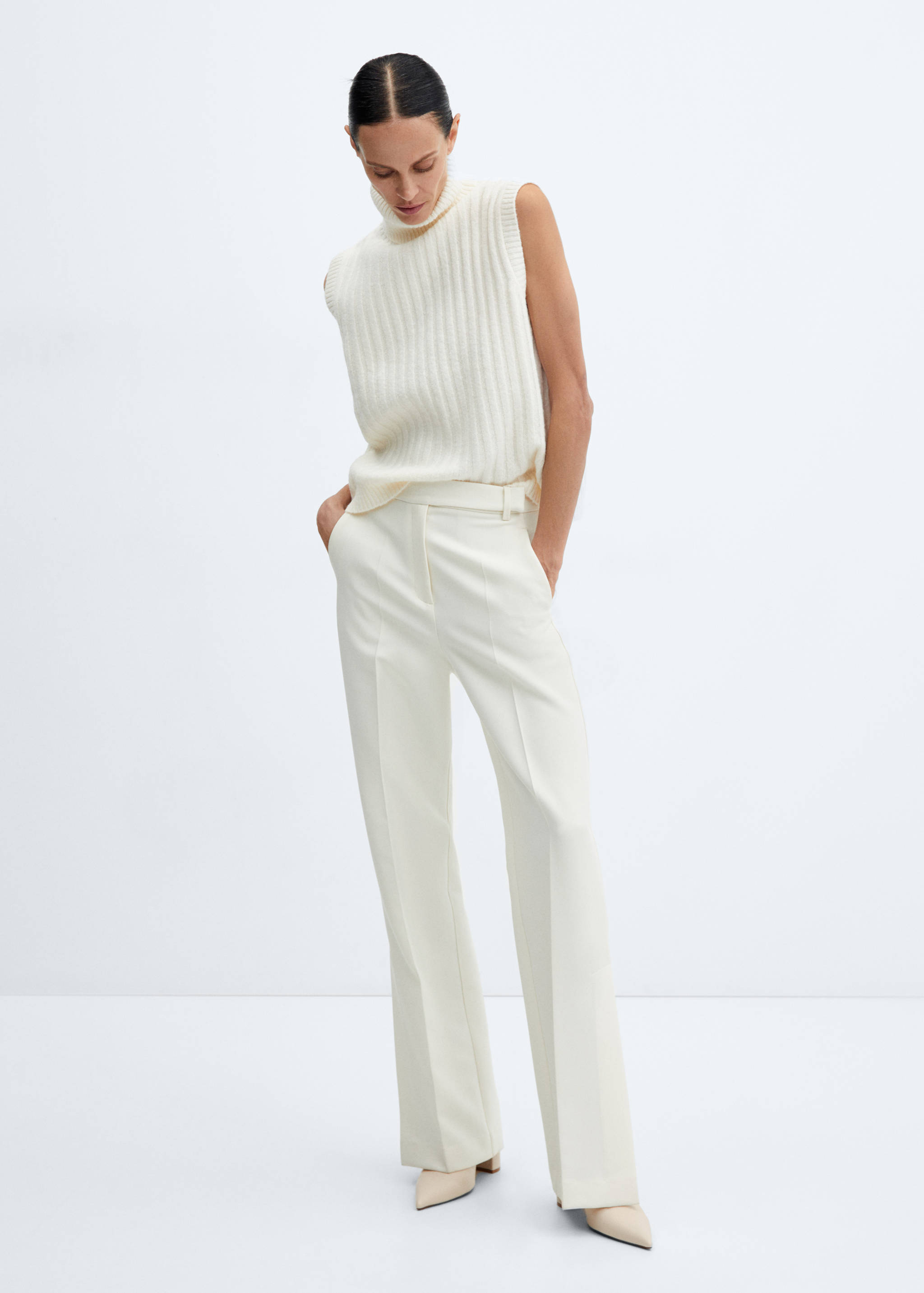 Pointed-toe ankle boot swith zip closure - General plane