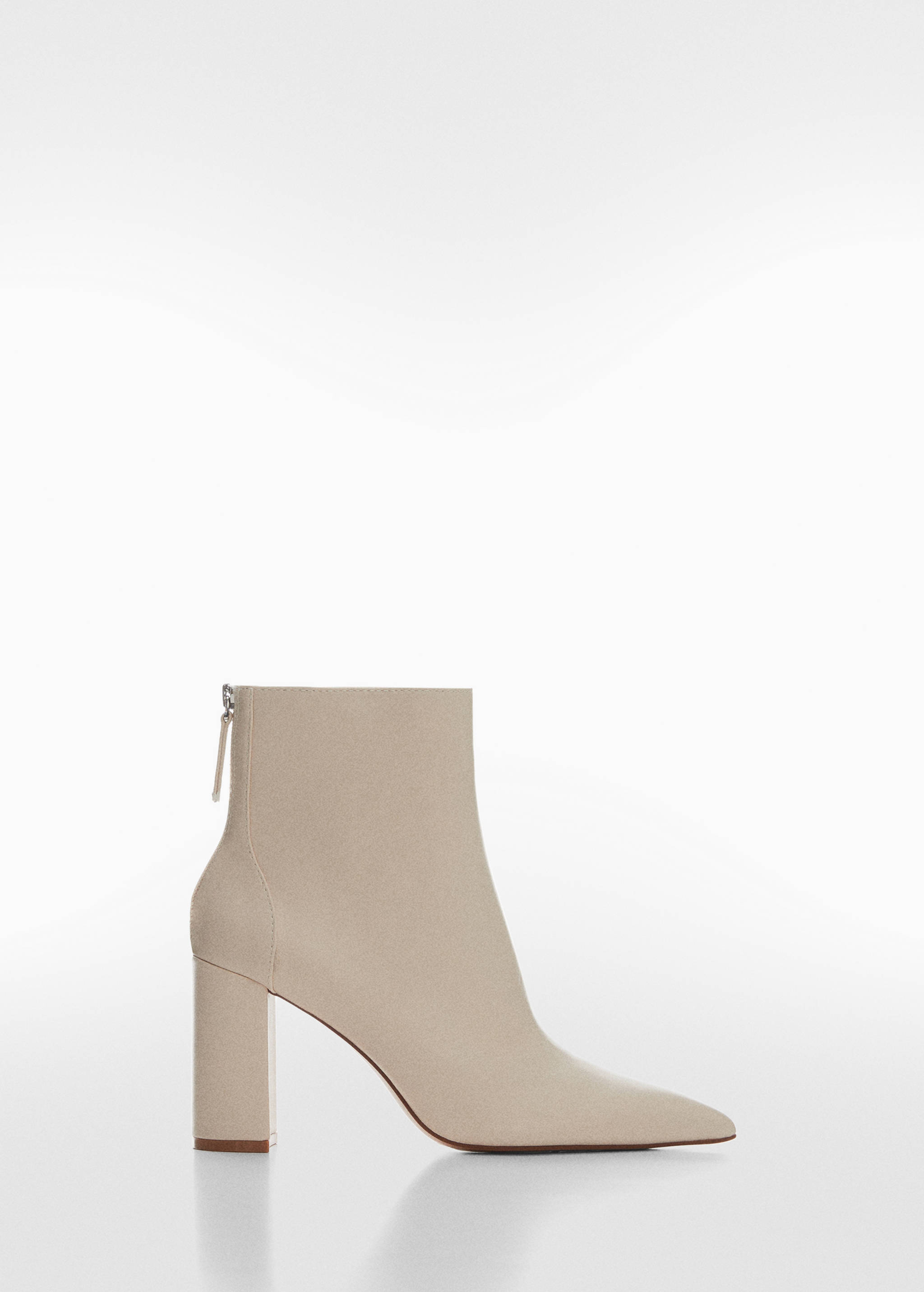 Pointed-toe ankle boot swith zip closure - Article without model