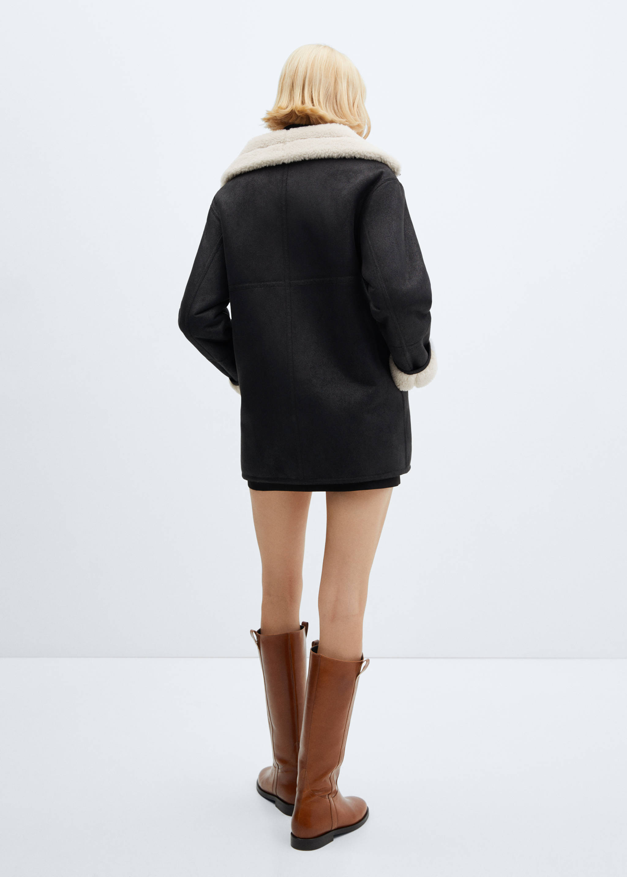 Shearling-lined coat with zip - Reverse of the article