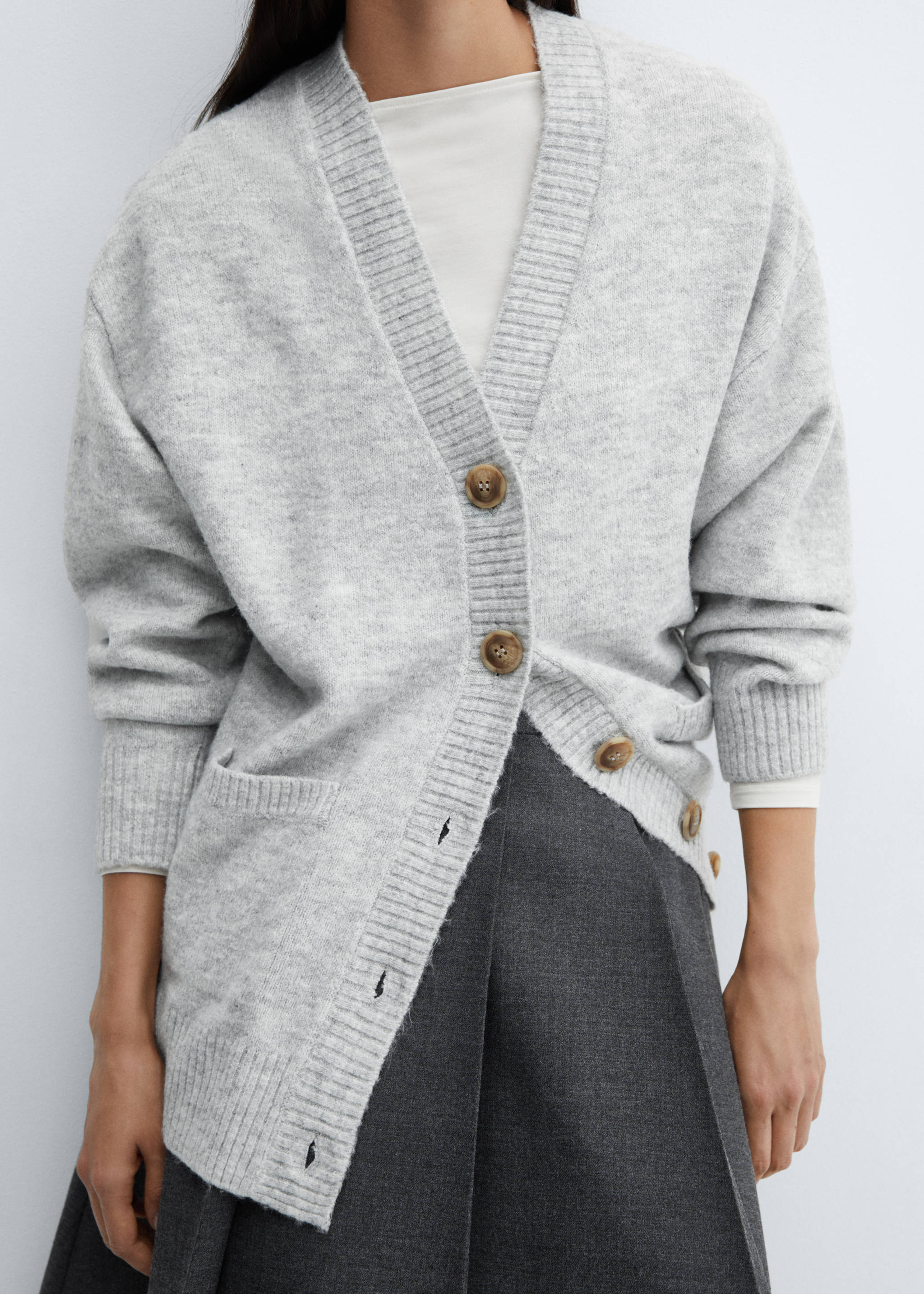 Oversized cardigan with buttons - Details of the article 6
