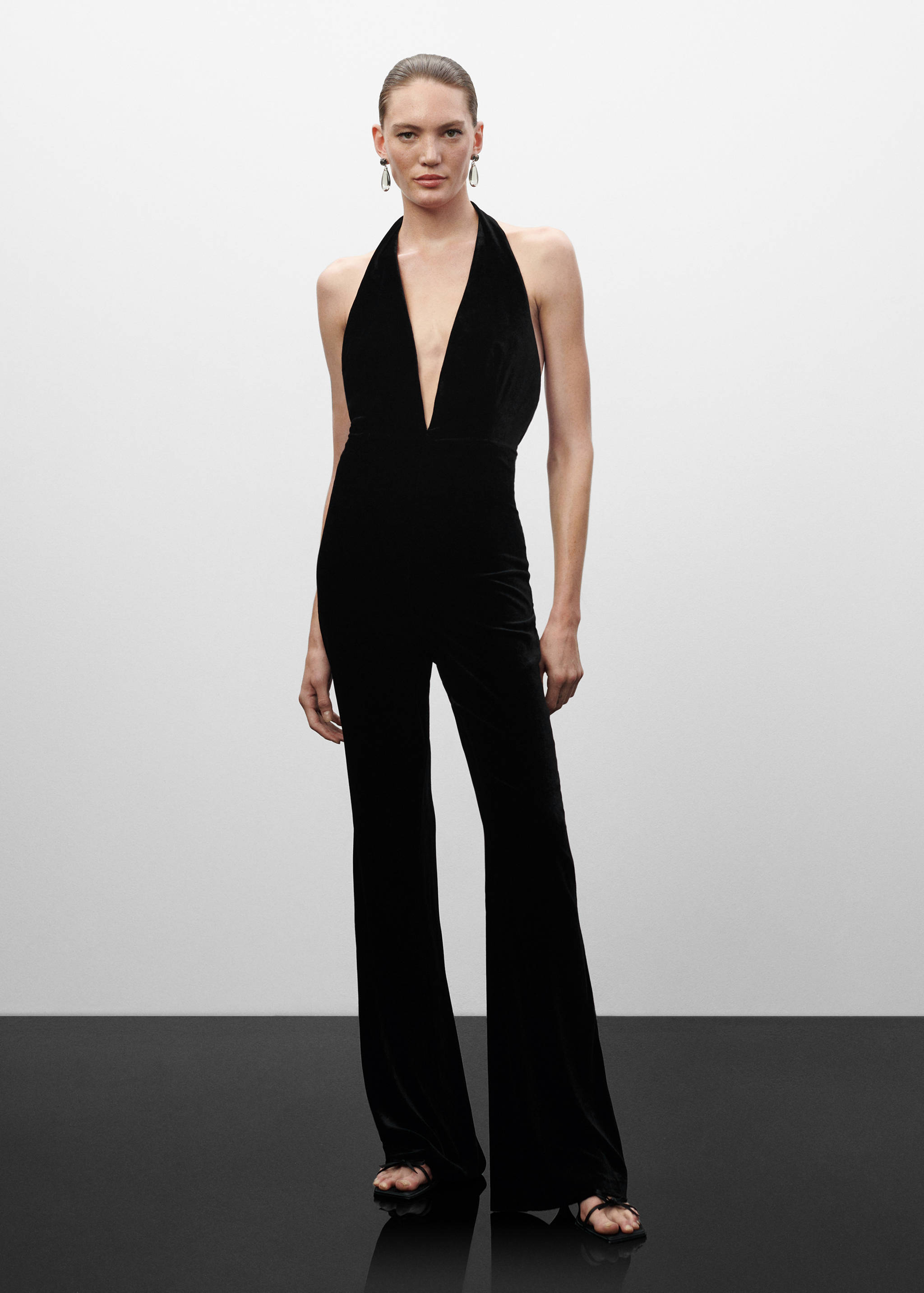 Halter-neck velvet jumpsuit - General plane