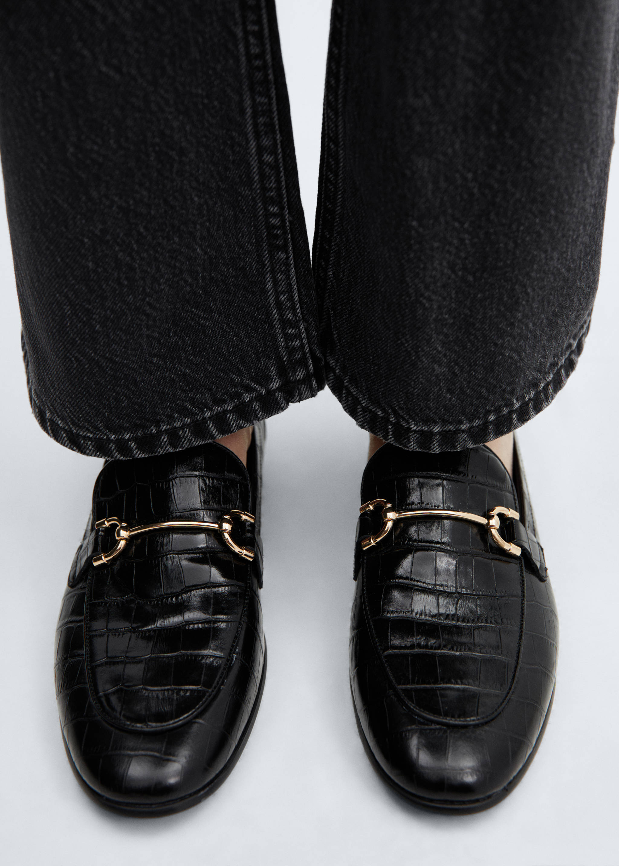 Leather loafers with metallic detail - Details of the article 9