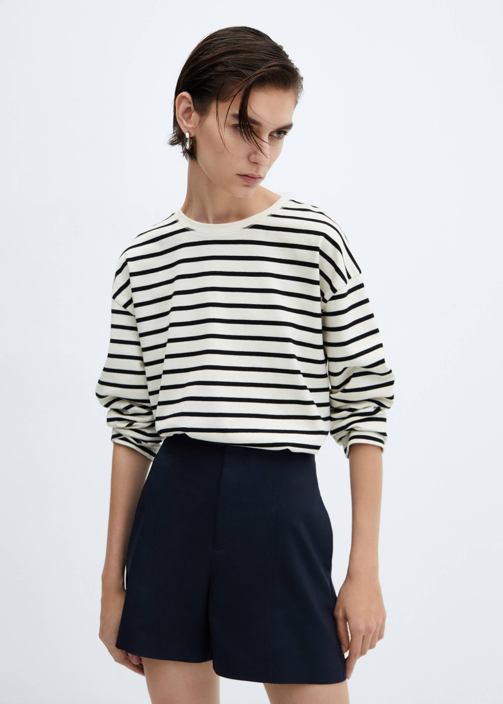 High-waist straight shorts - Details of the article 1