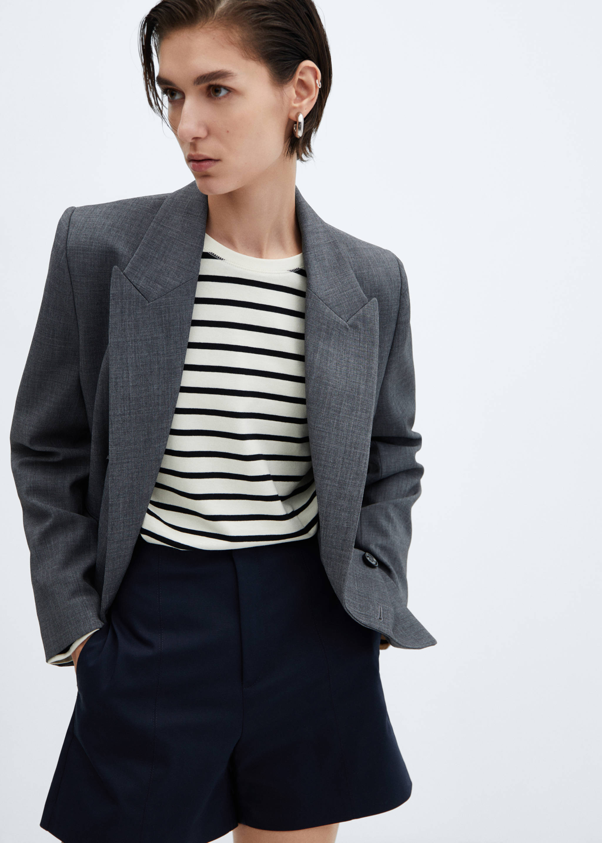 High-waist straight shorts - Details of the article 2