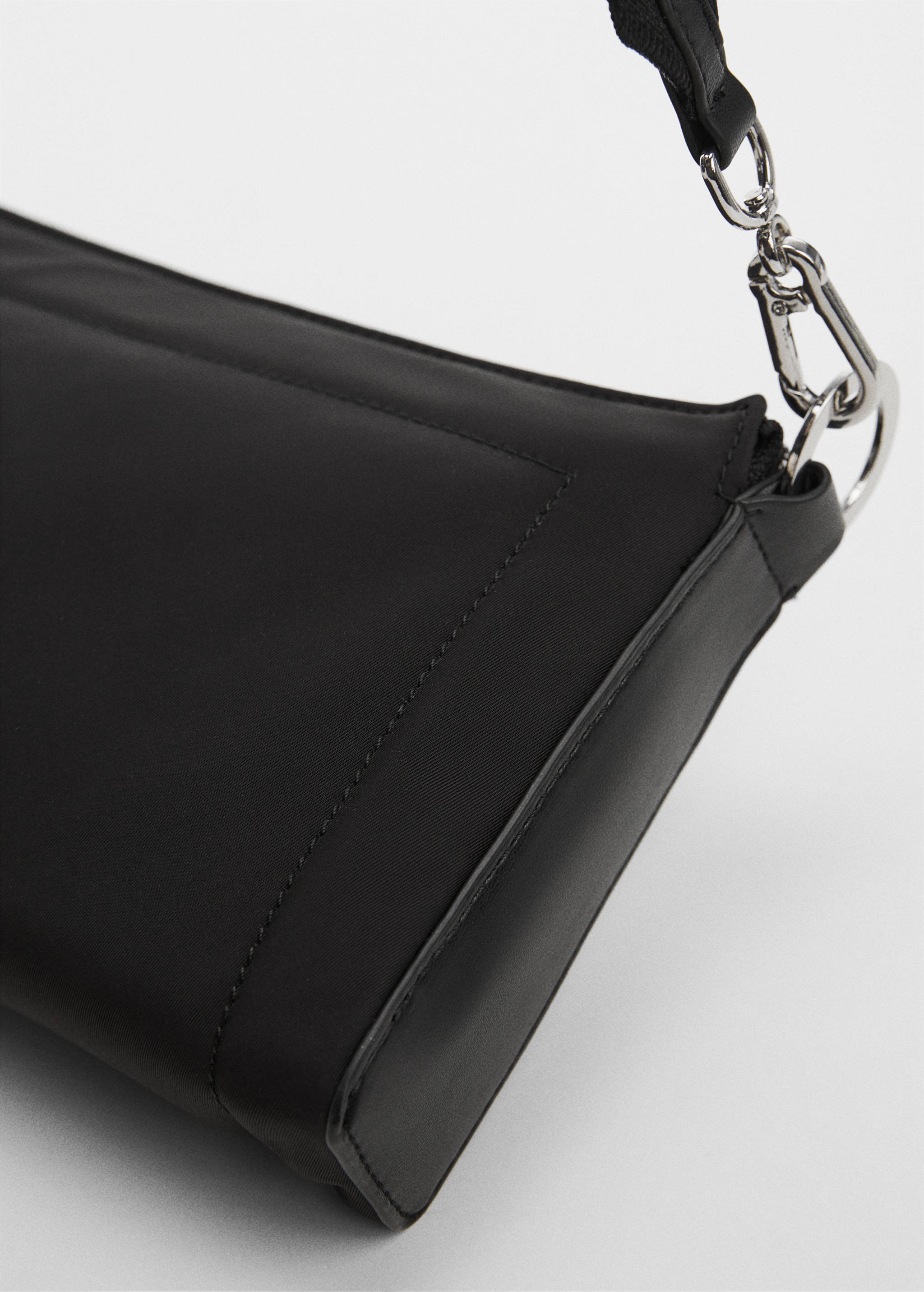 Shoulder bag with short handle - Details of the article 2
