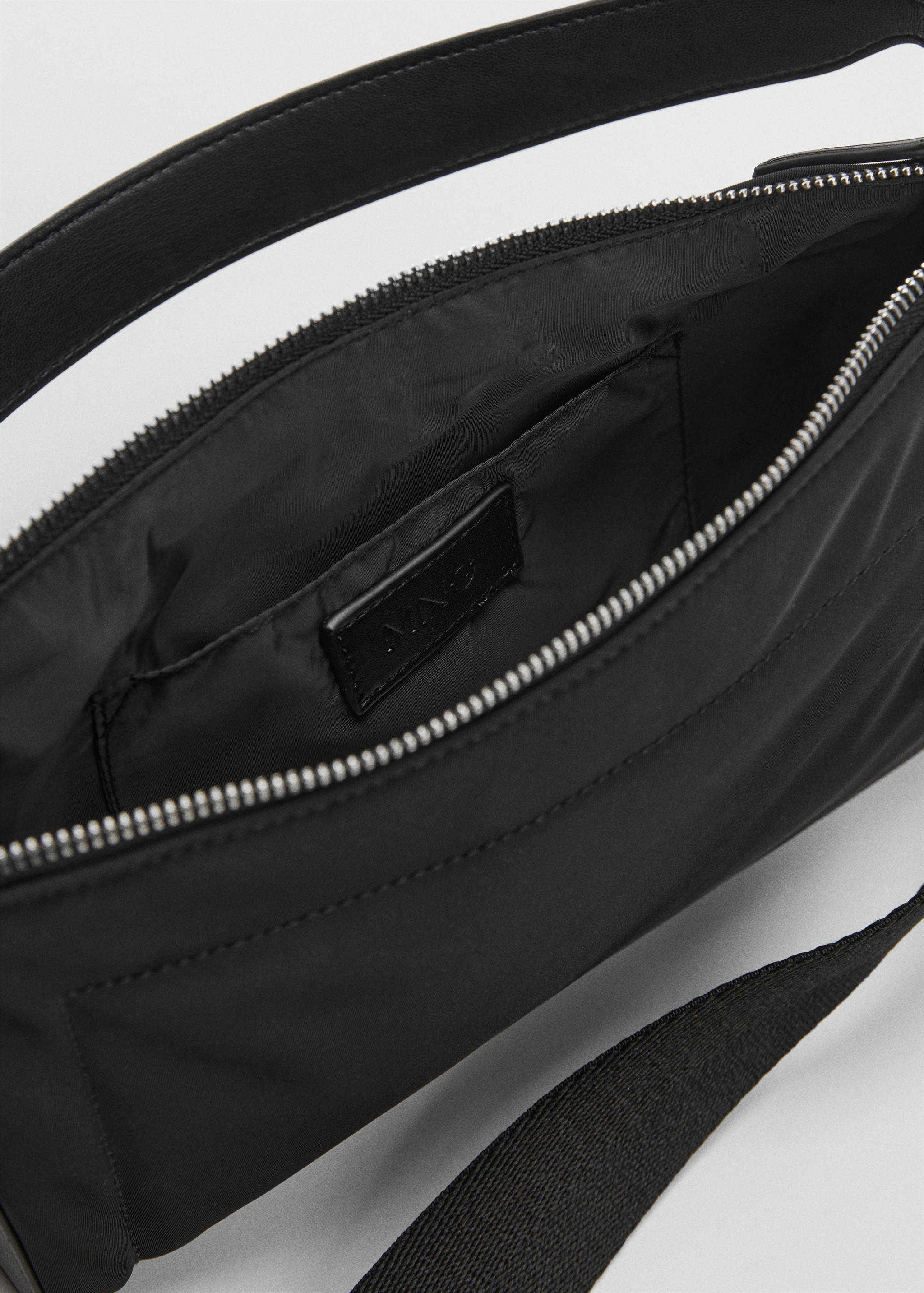 Shoulder bag with short handle - Details of the article 3