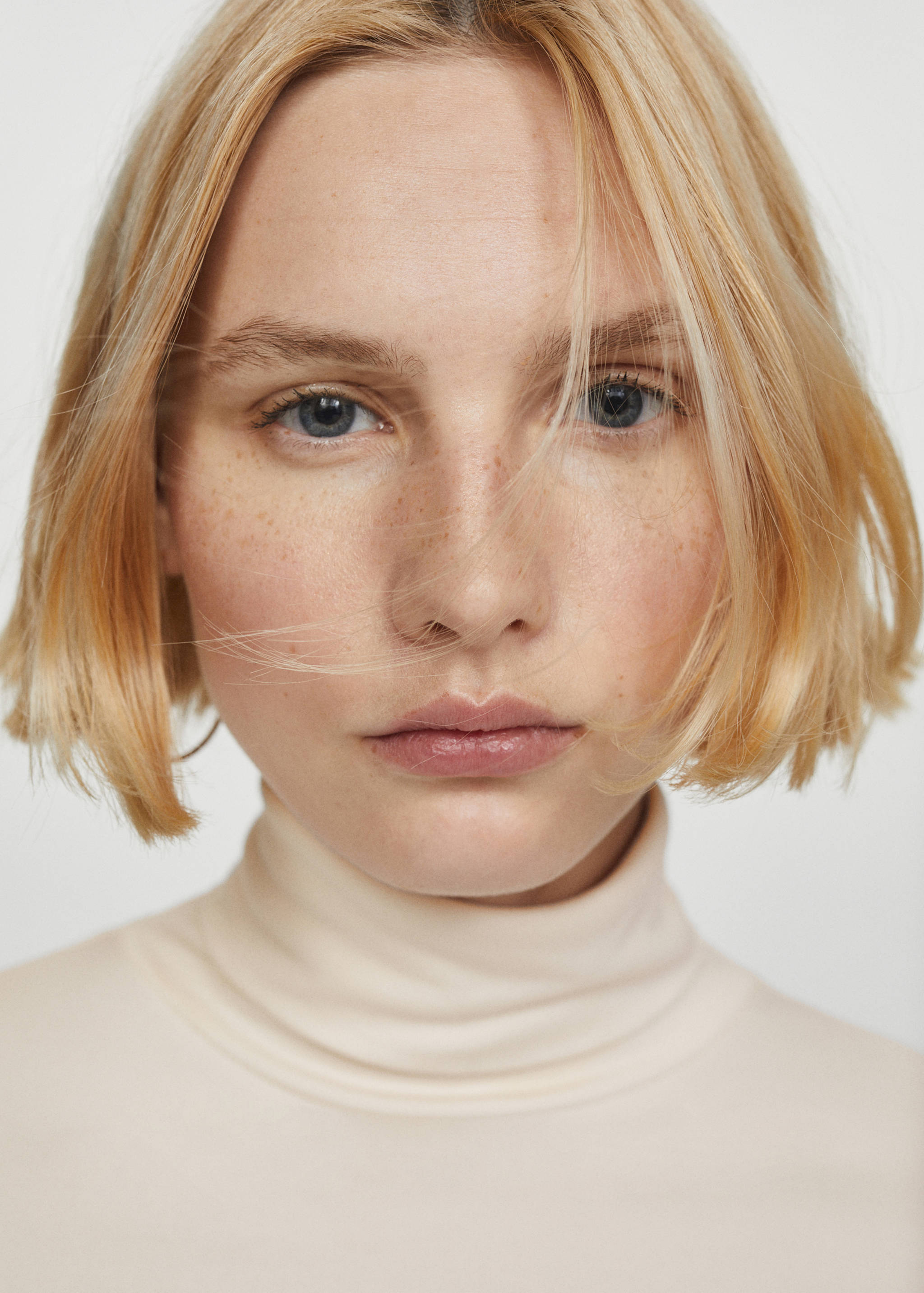 Camiseta modal cuello vuelto - Detalle del artículo 1