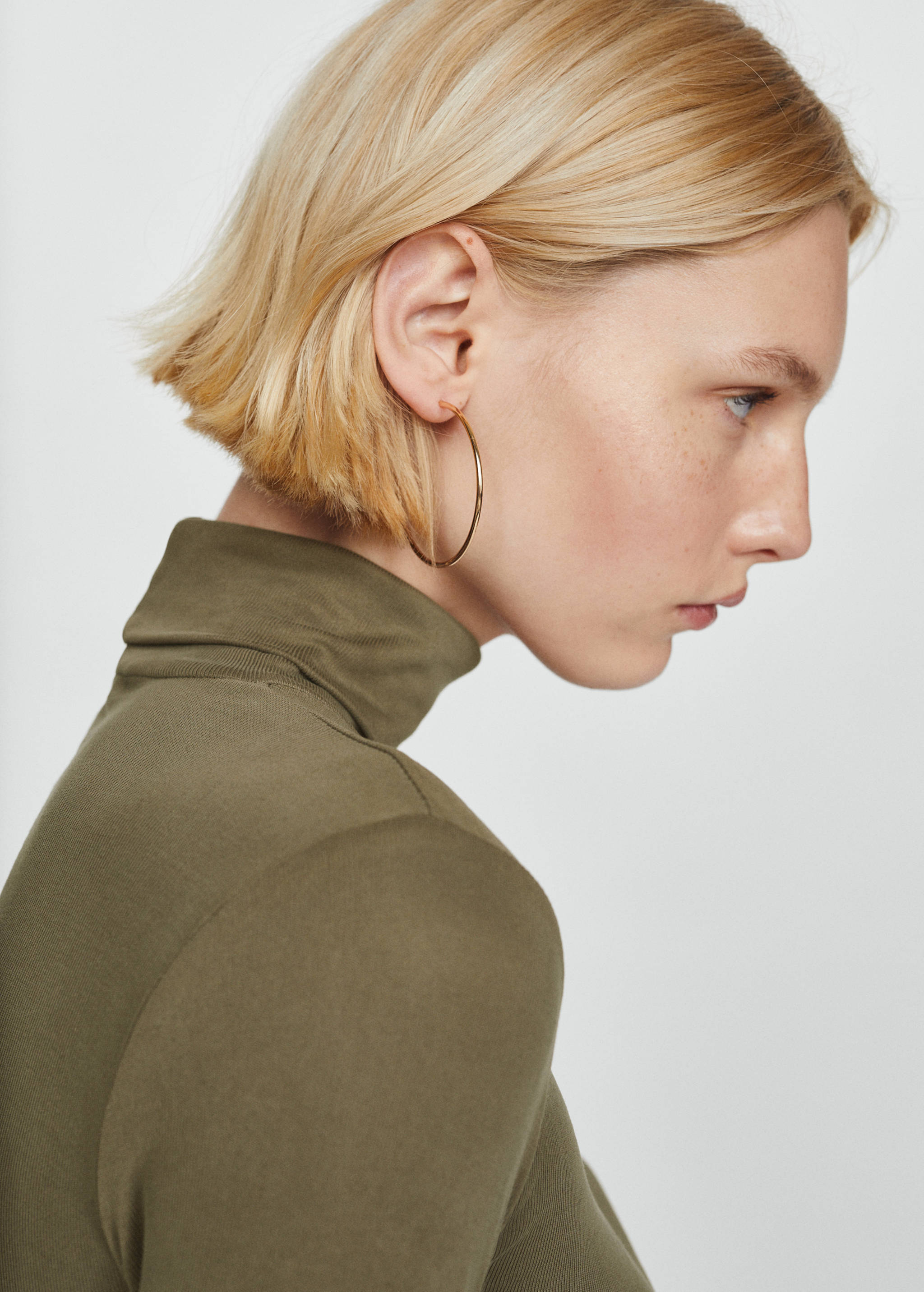 Camiseta modal cuello vuelto - Plano medio