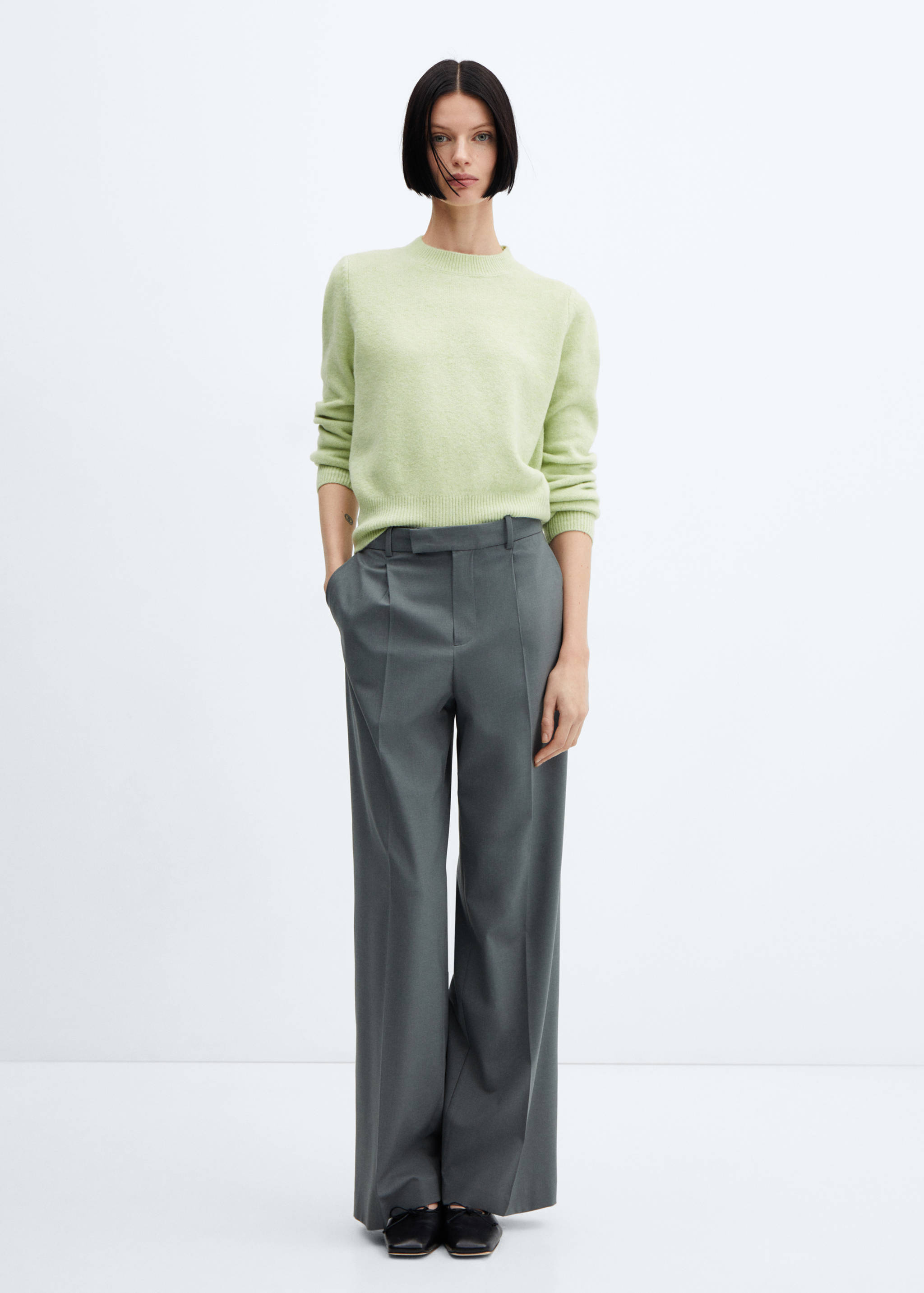 Round-neck knitted sweater - General plane