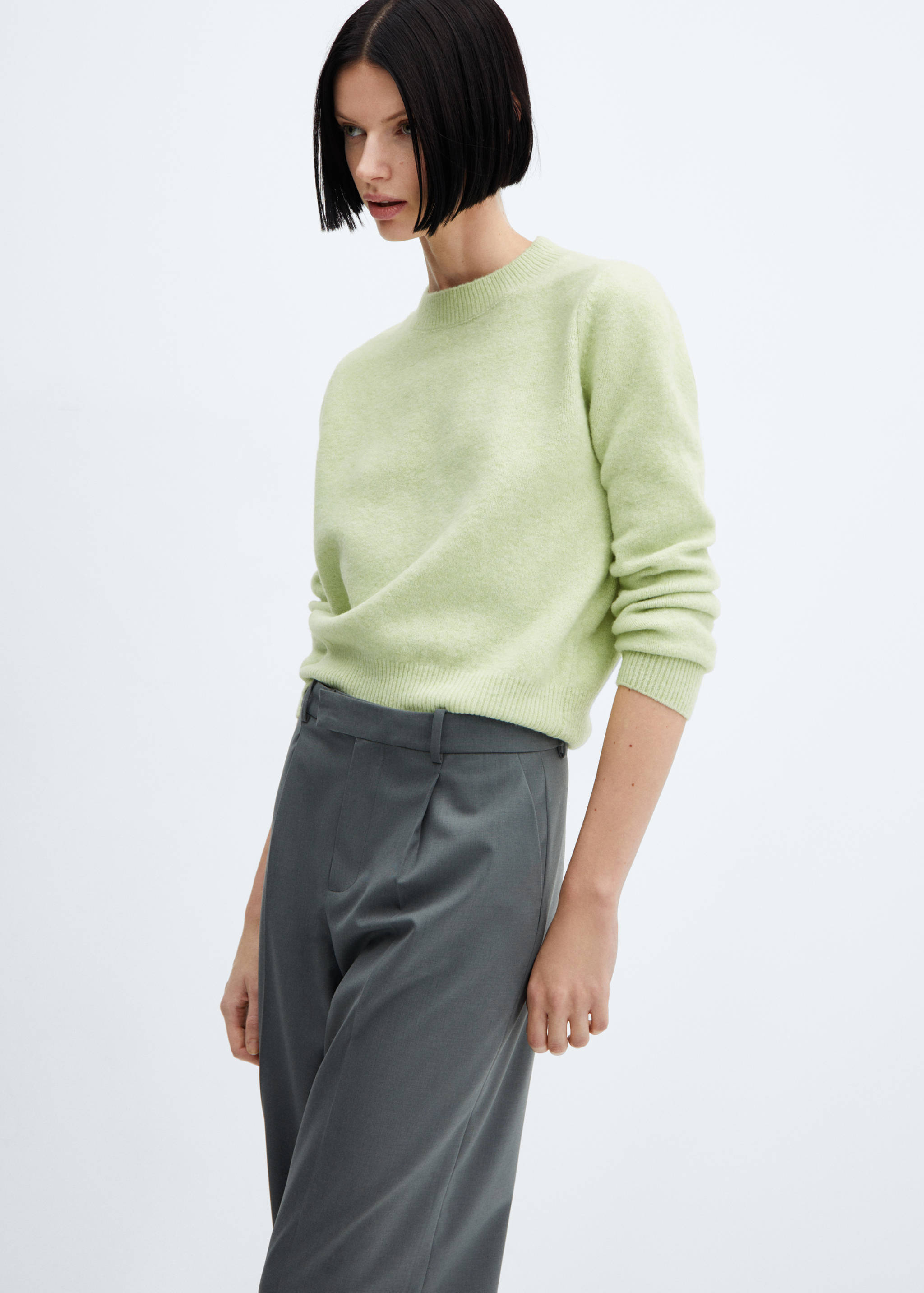 Round-neck knitted sweater - Medium plane