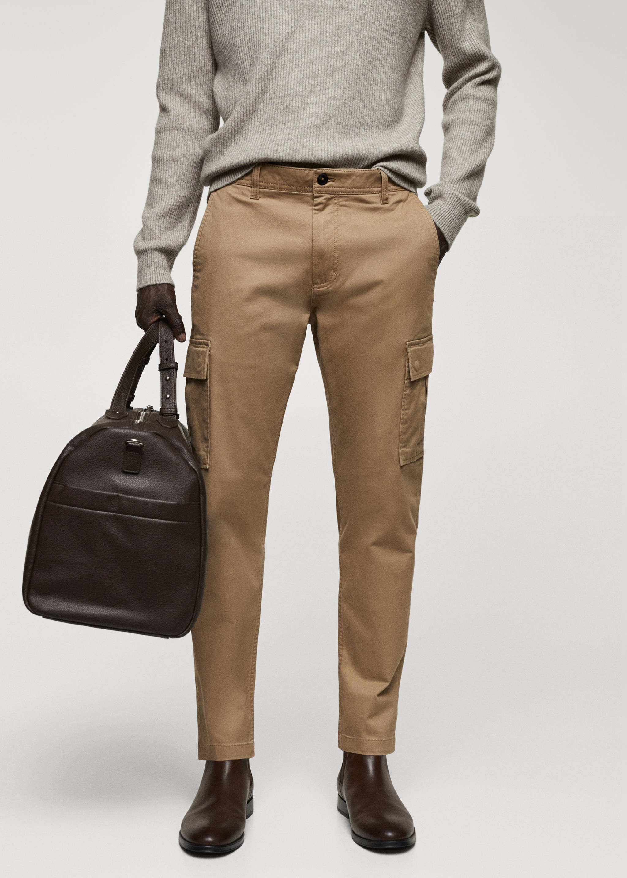 Pantalón cargo algodón slim fit - Plano medio
