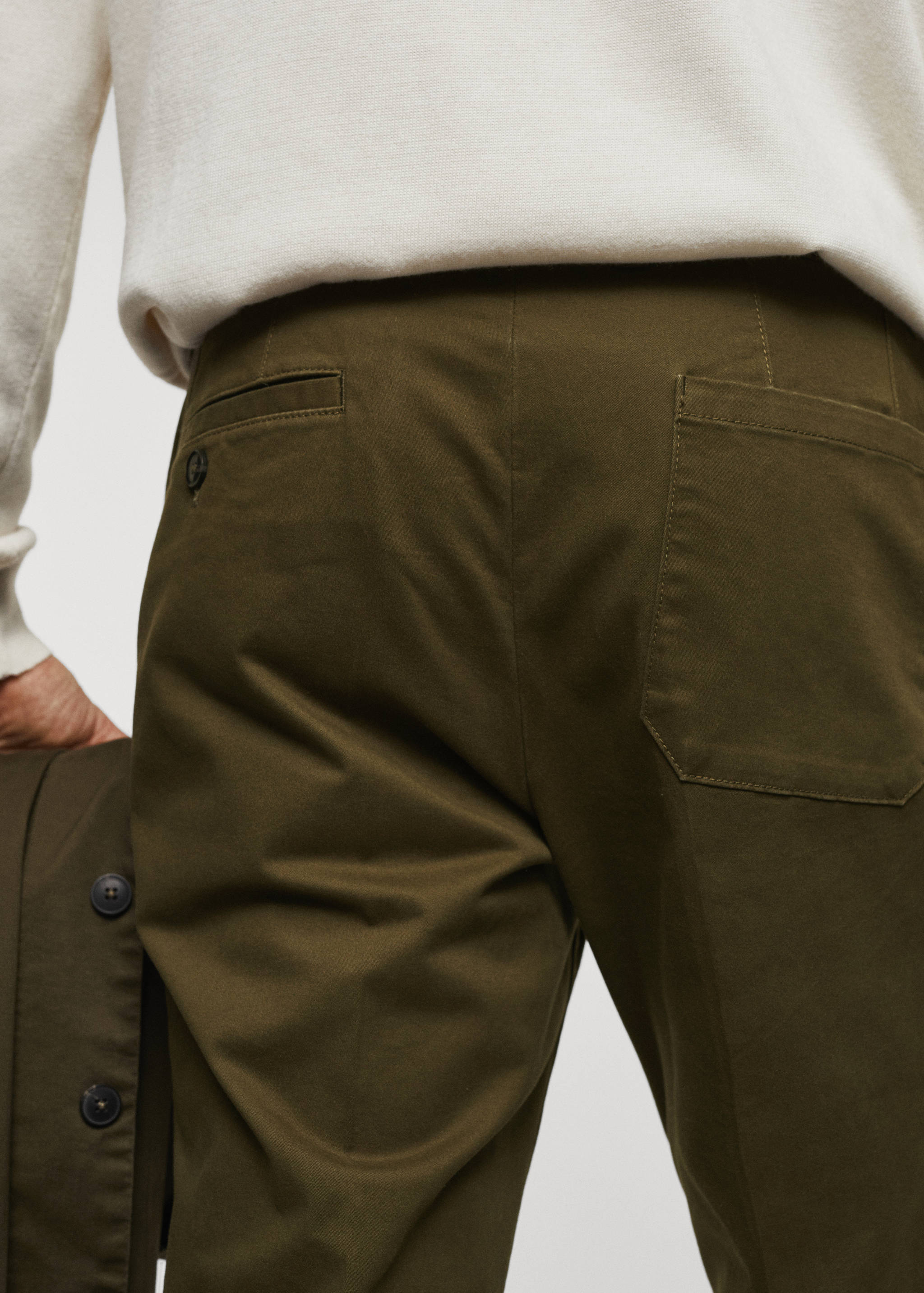 Slim Fit-Chinohose mit Bundfalten - Detail des Artikels 4
