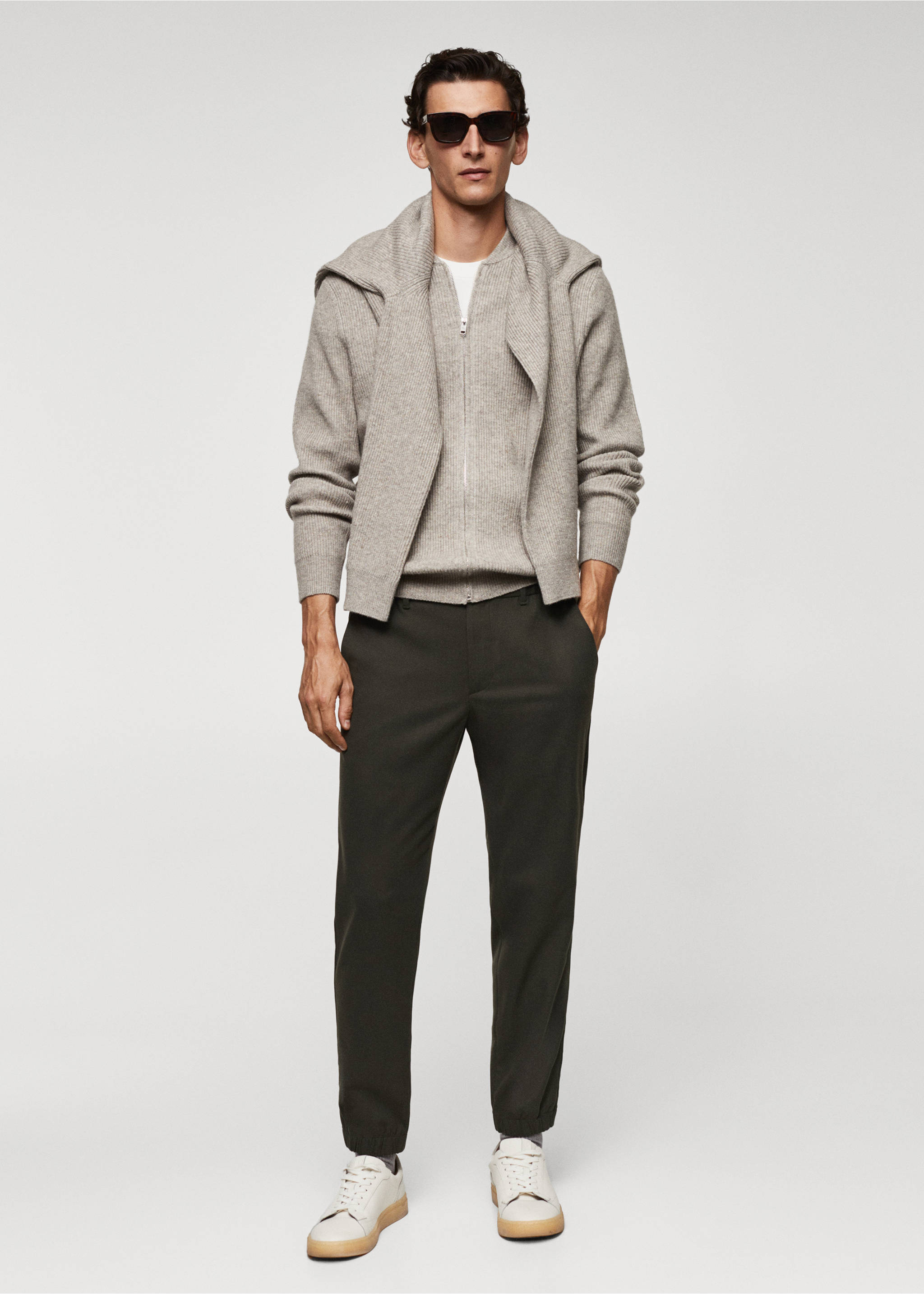 Pantalón jogger slim fit cordón - Plano general, Khaki. Ref: 67000634-00.