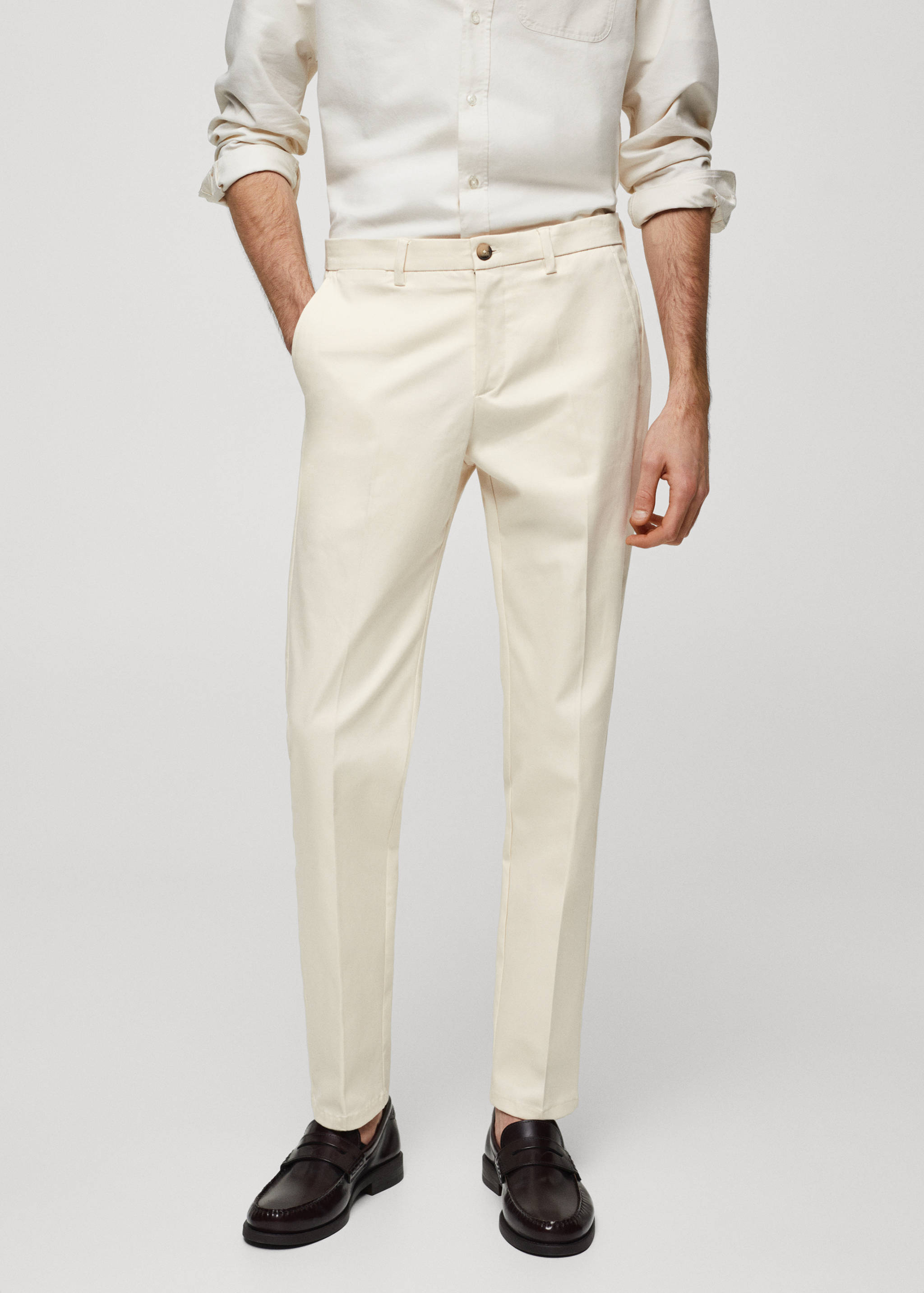 Pantalón chino slim fit - Plano medio