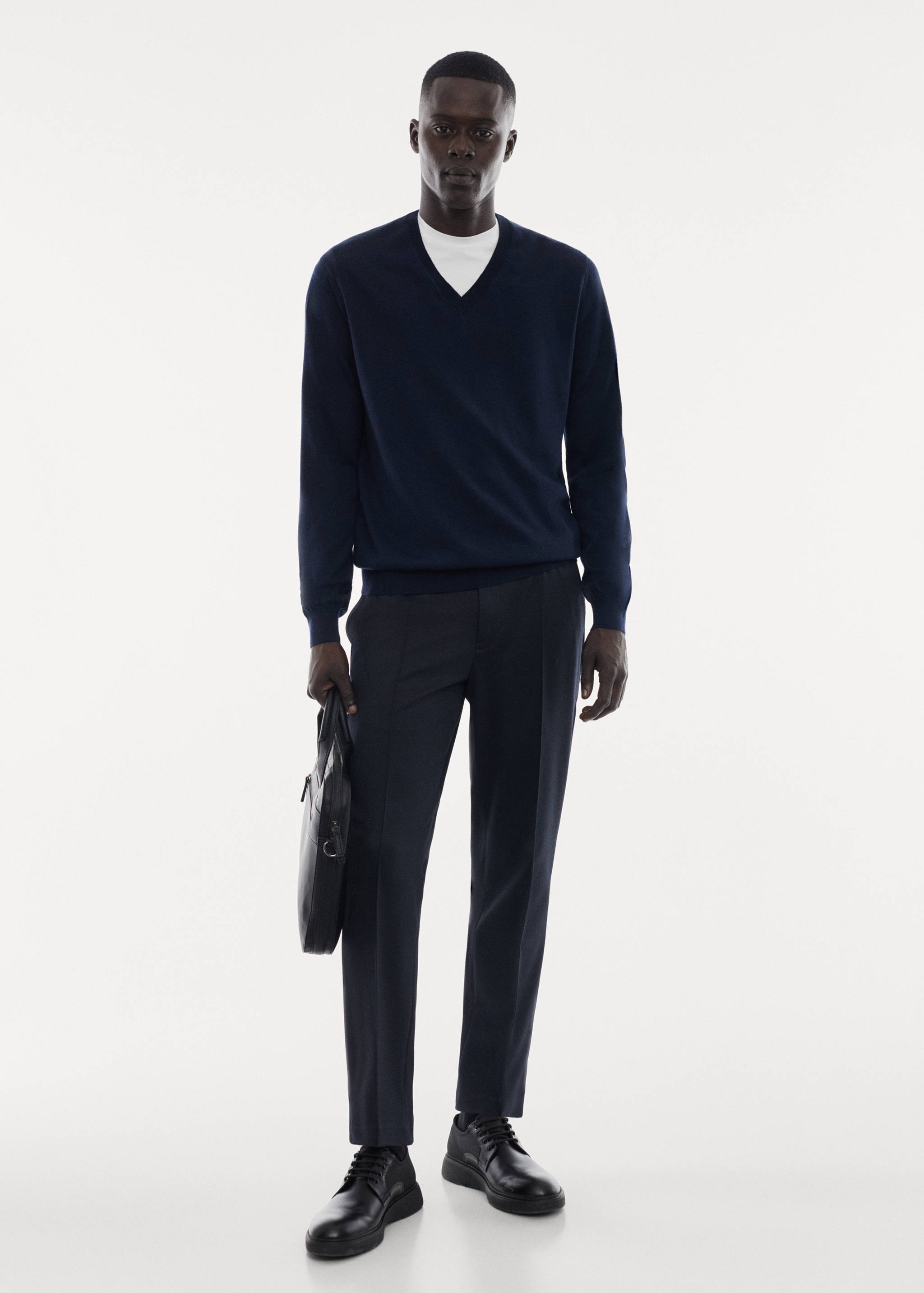 100% merino wool V-neck sweater - General plane