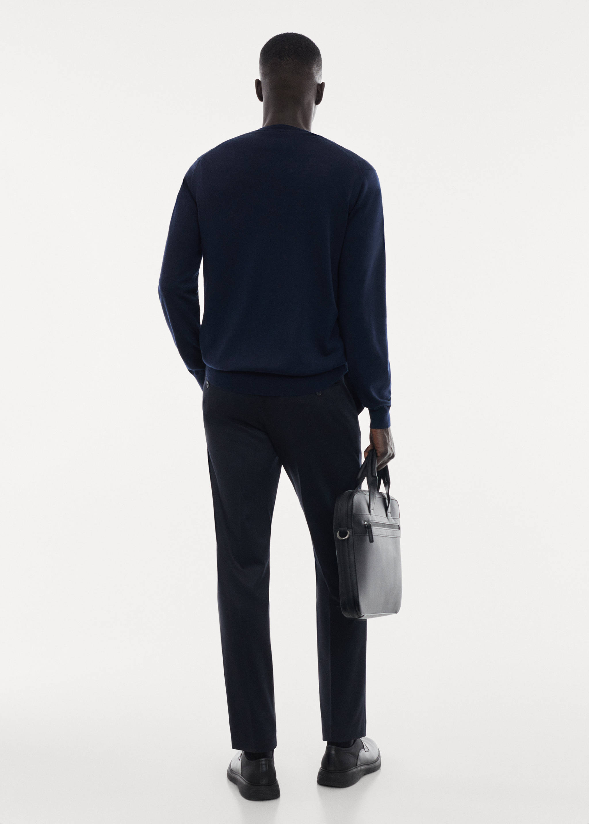 100% merino wool V-neck sweater - Reverse of the article