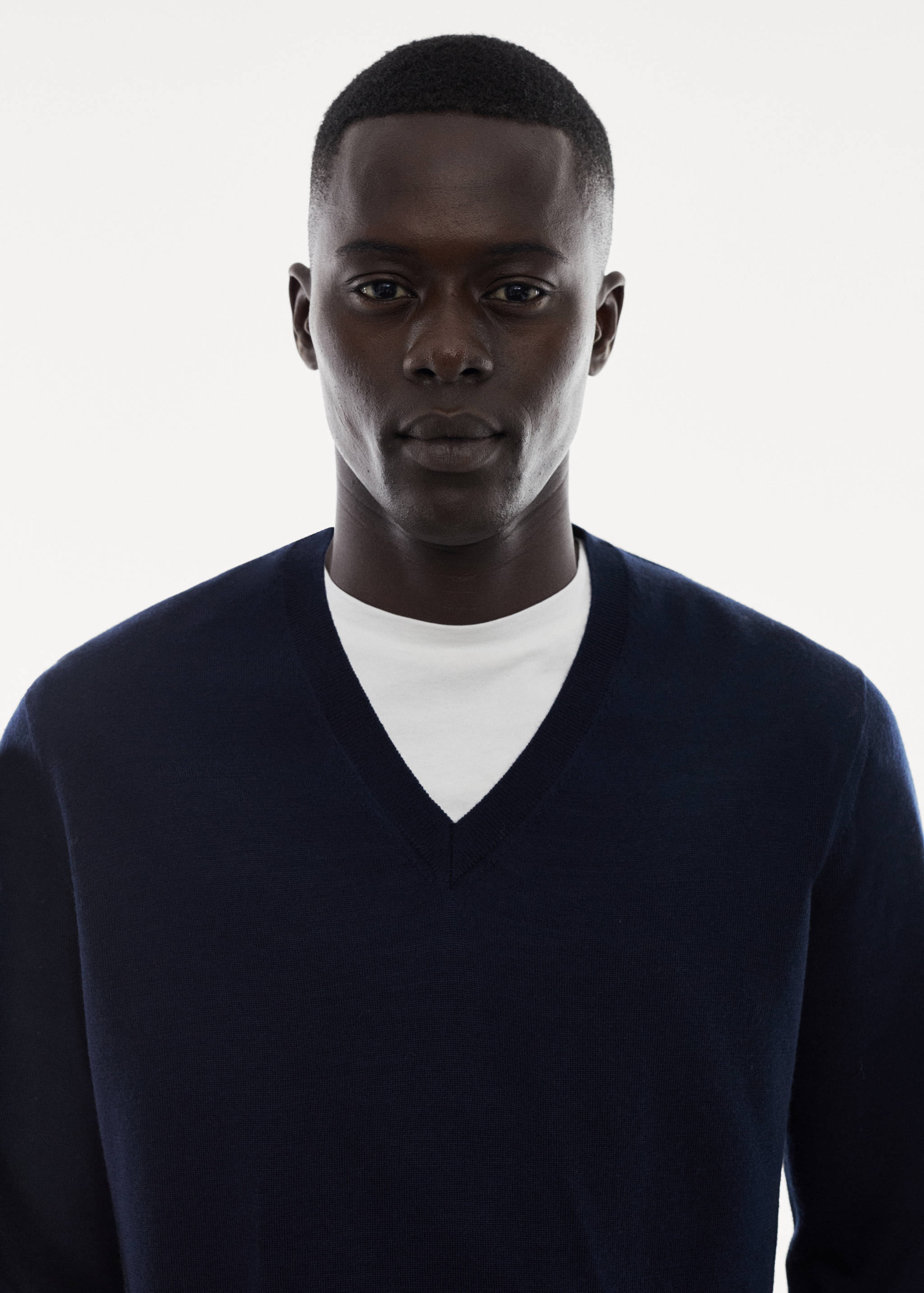 100% merino wool V-neck sweater - Details of the article 1