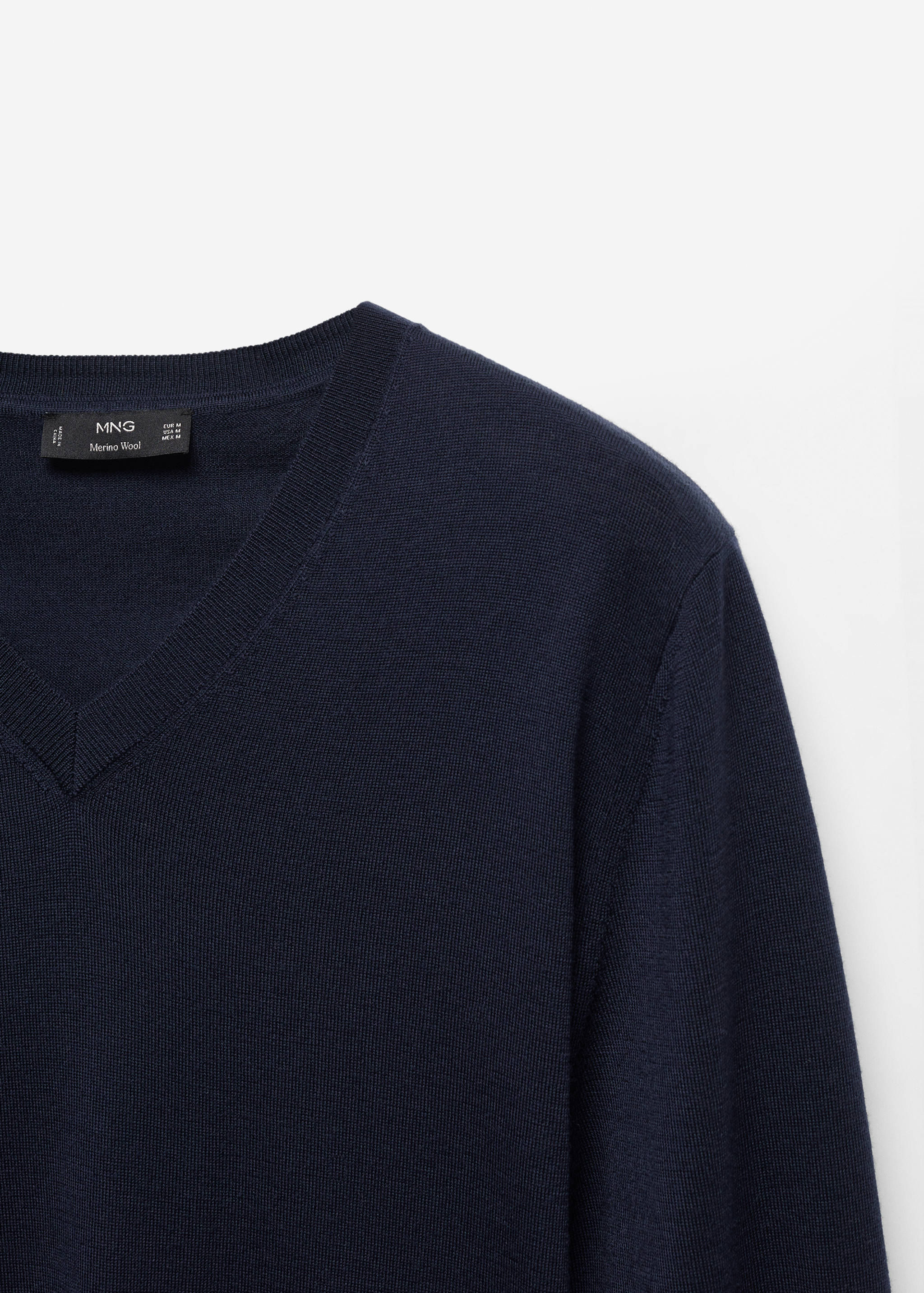 100% merino wool V-neck sweater - Details of the article 8