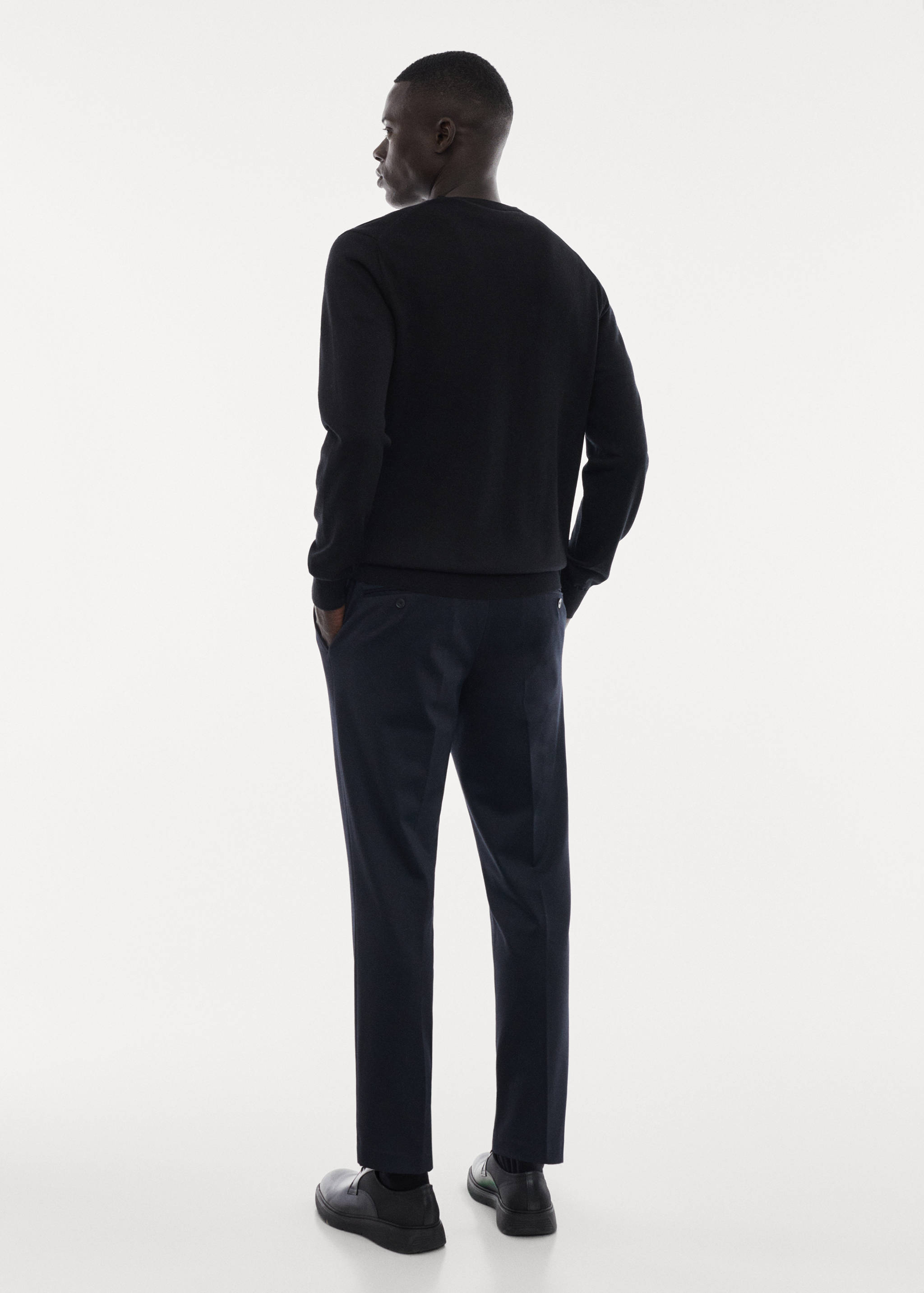 100% merino wool V-neck sweater - Reverse of the article