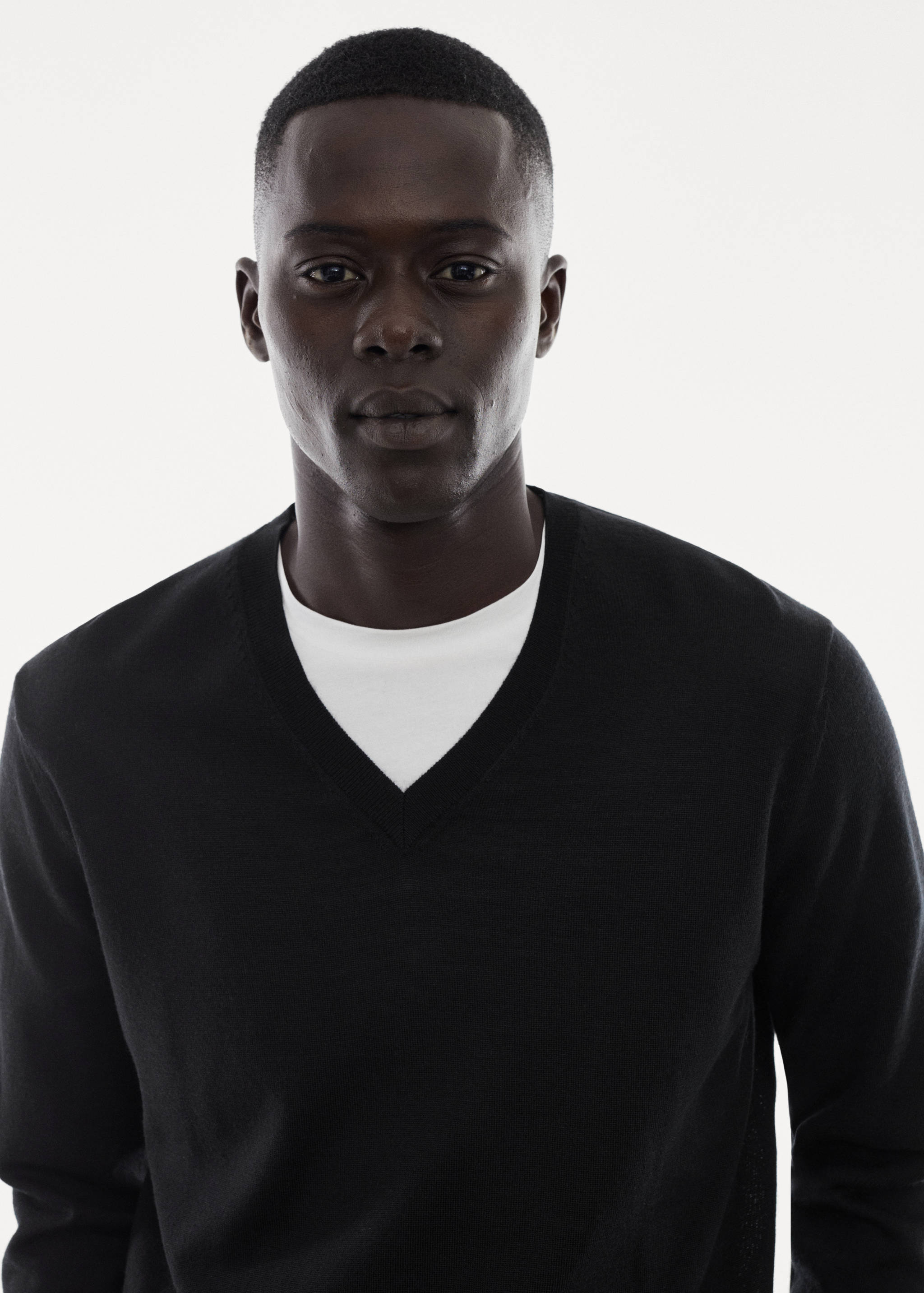 100% merino wool V-neck sweater - Details of the article 1