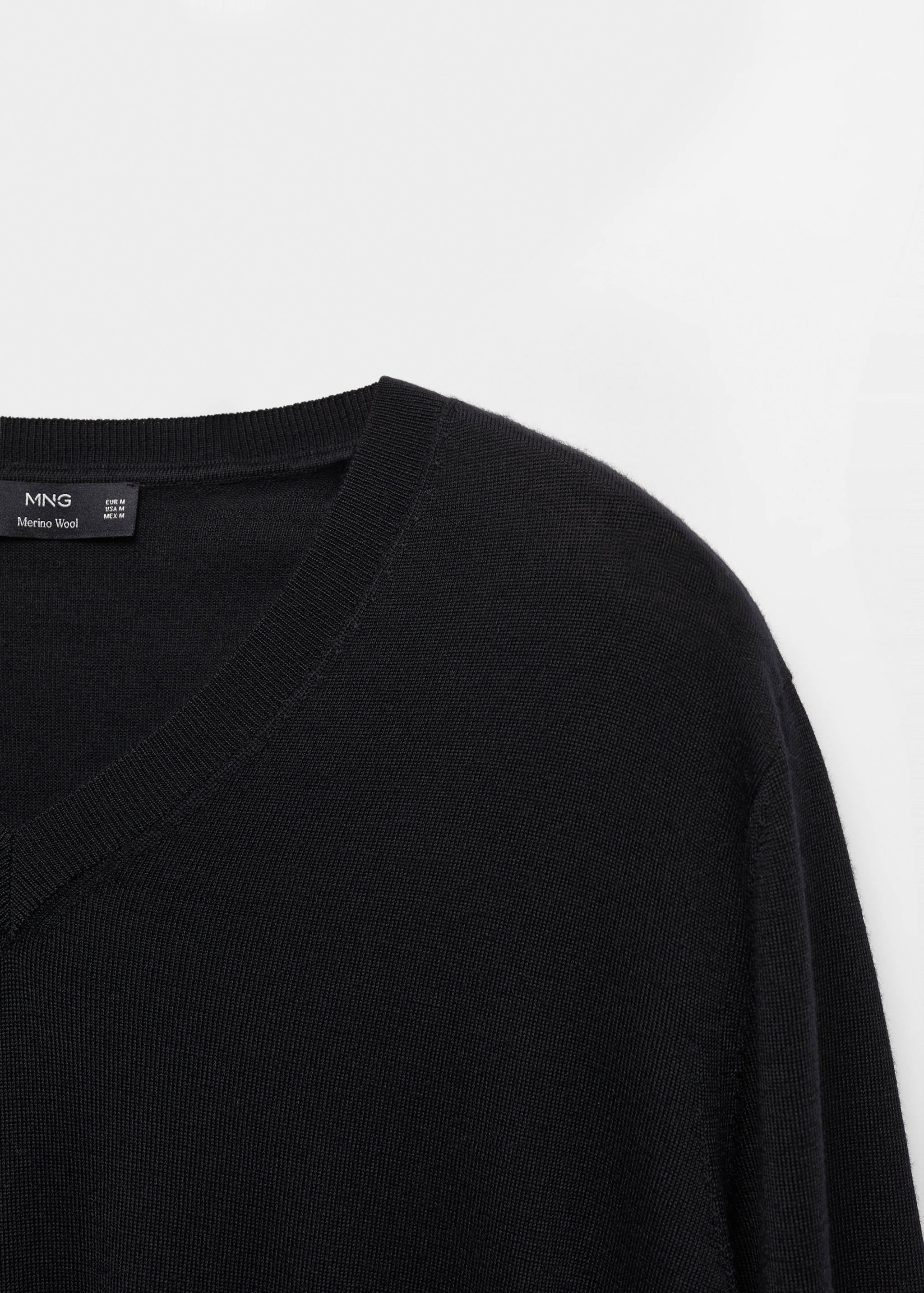 100% merino wool V-neck sweater - Details of the article 8