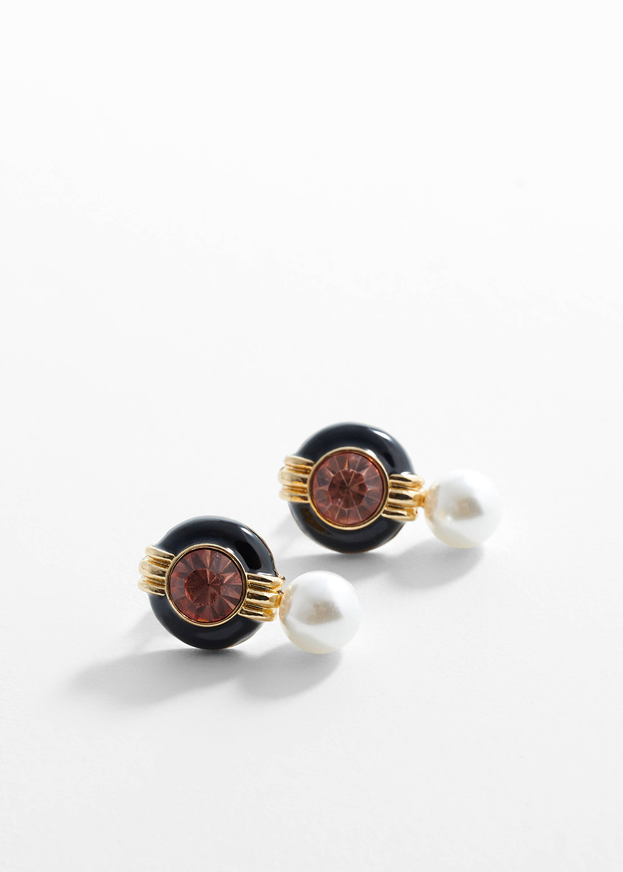 أقراط من اللؤلؤ بتأثير الكريستال - رؤية وسط