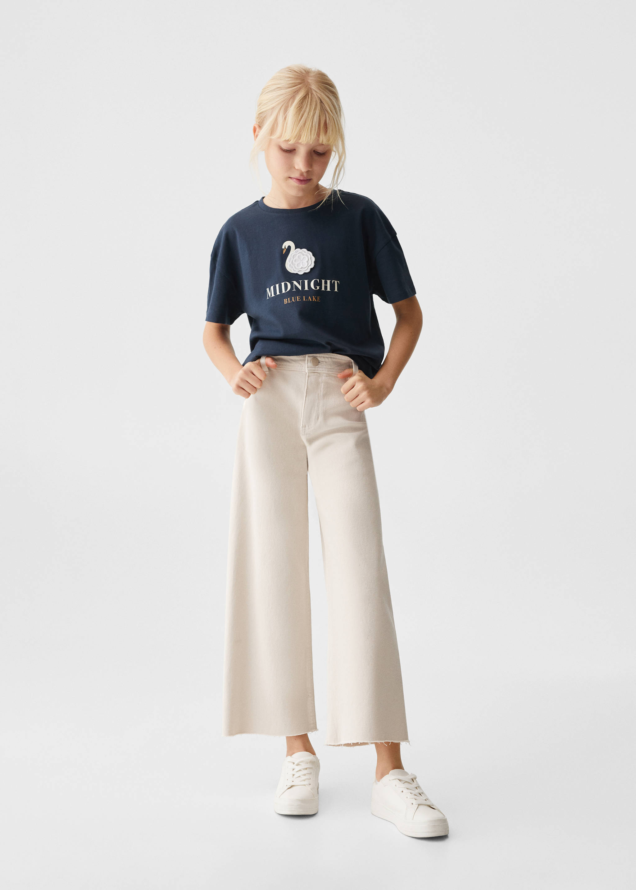 T-shirt com mensagem estampada - Plano geral