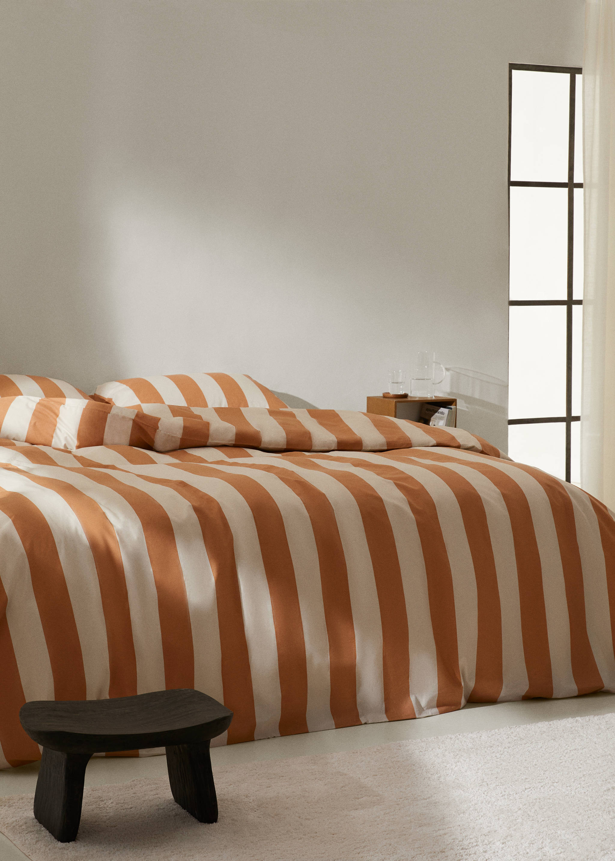 Cotton duvet cover with contrast stripe design king bed - General plane