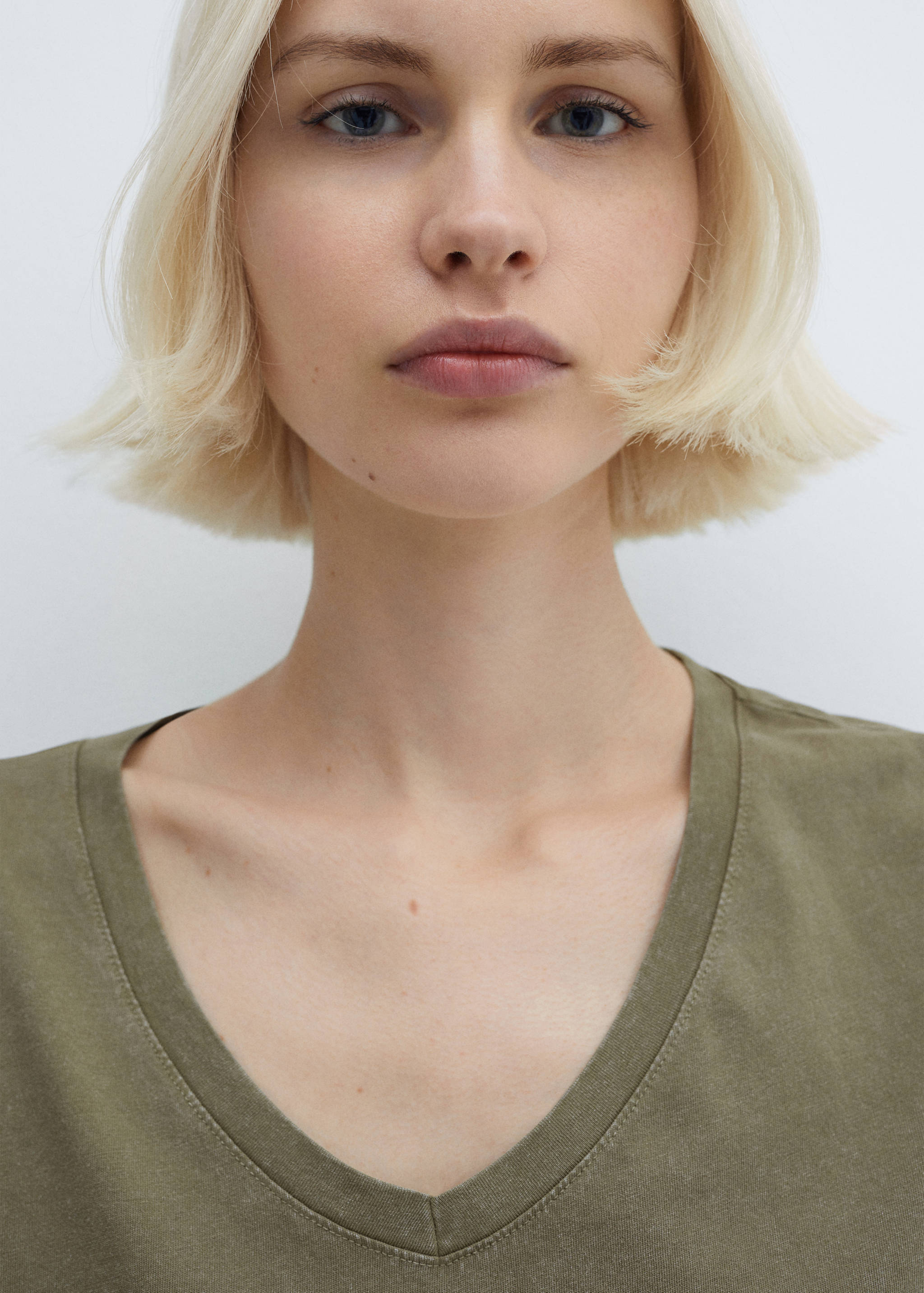 Washed-effect cotton t-shirt - Details of the article 1