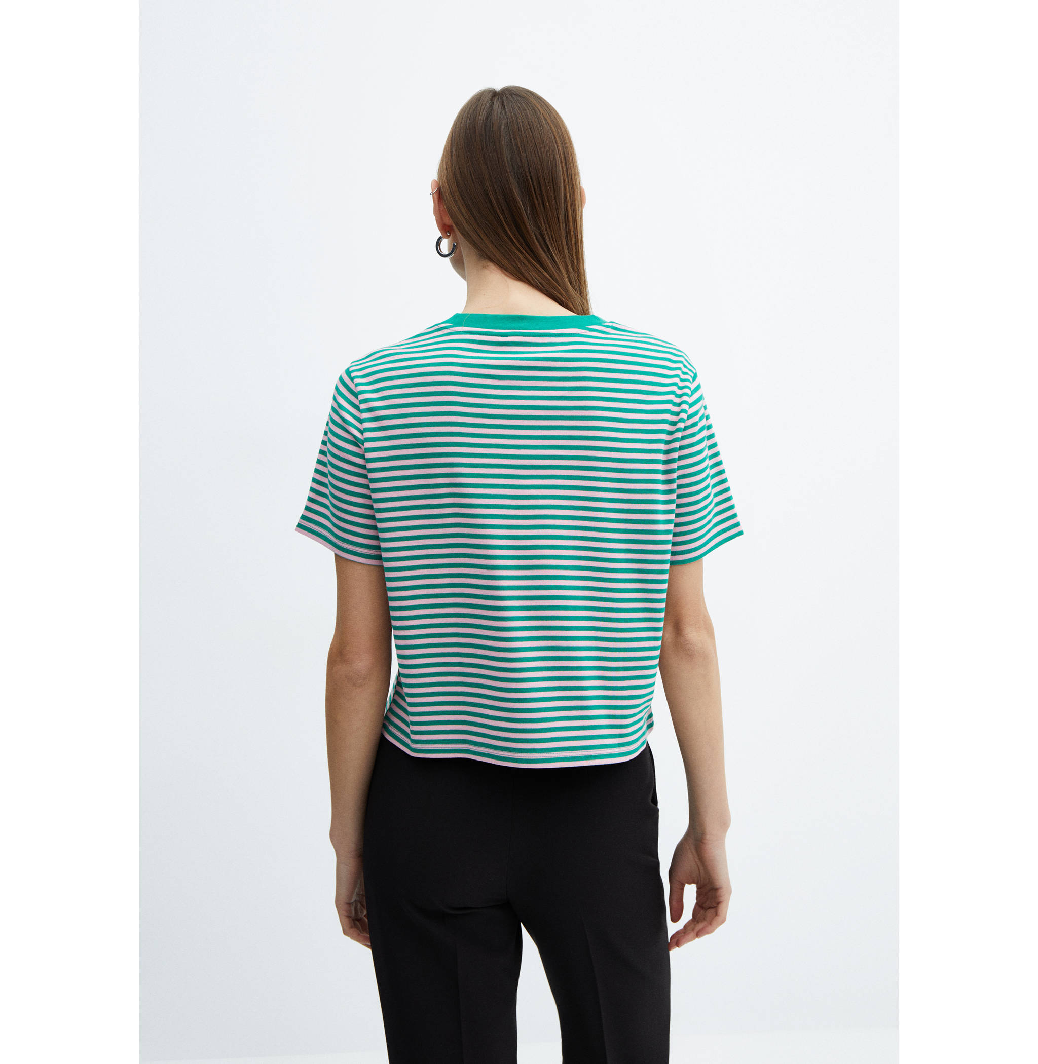 Striped short-sleeved t-shirt - Reverse of the article
