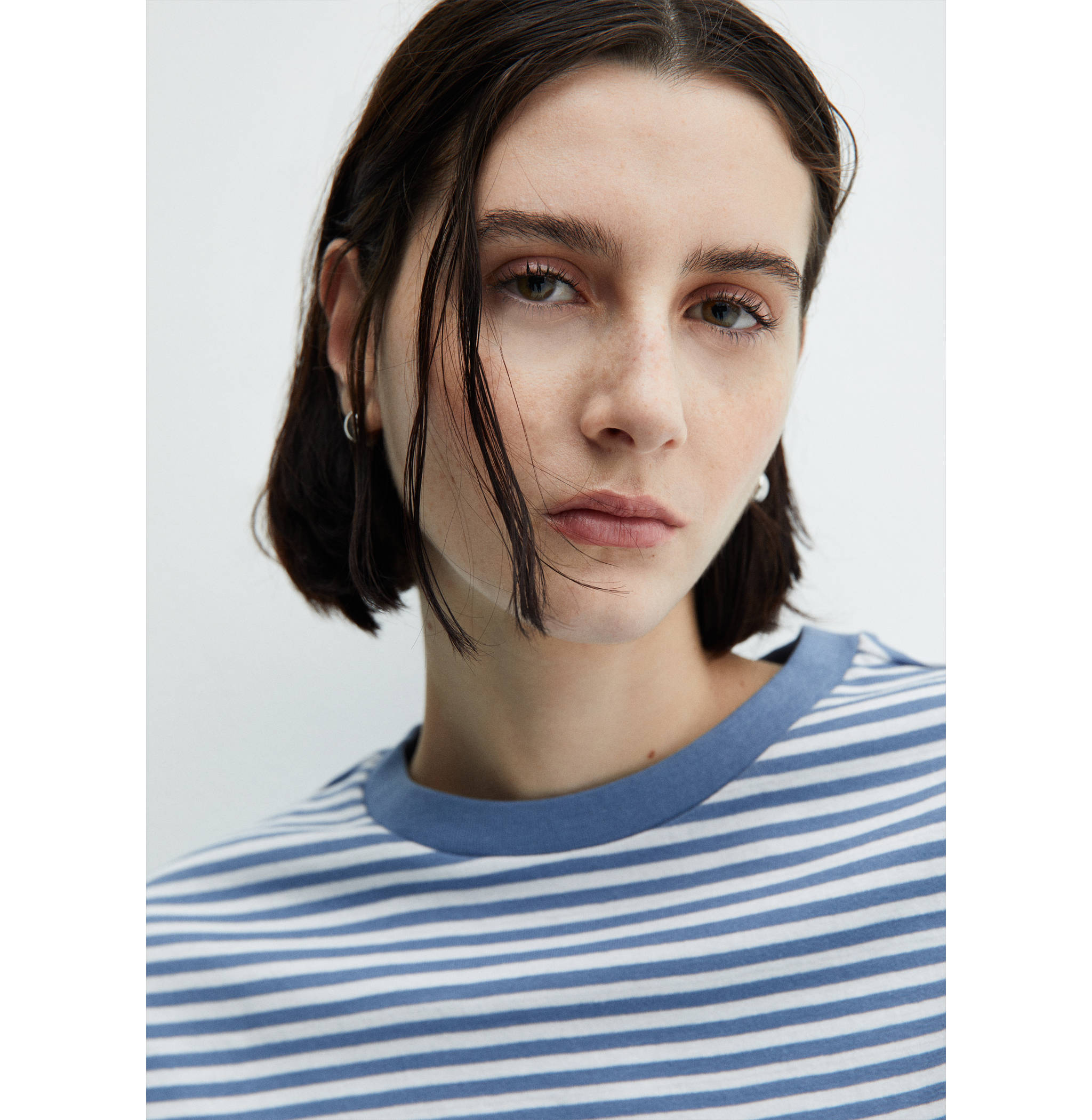 Striped short-sleeved t-shirt - Details of the article 1