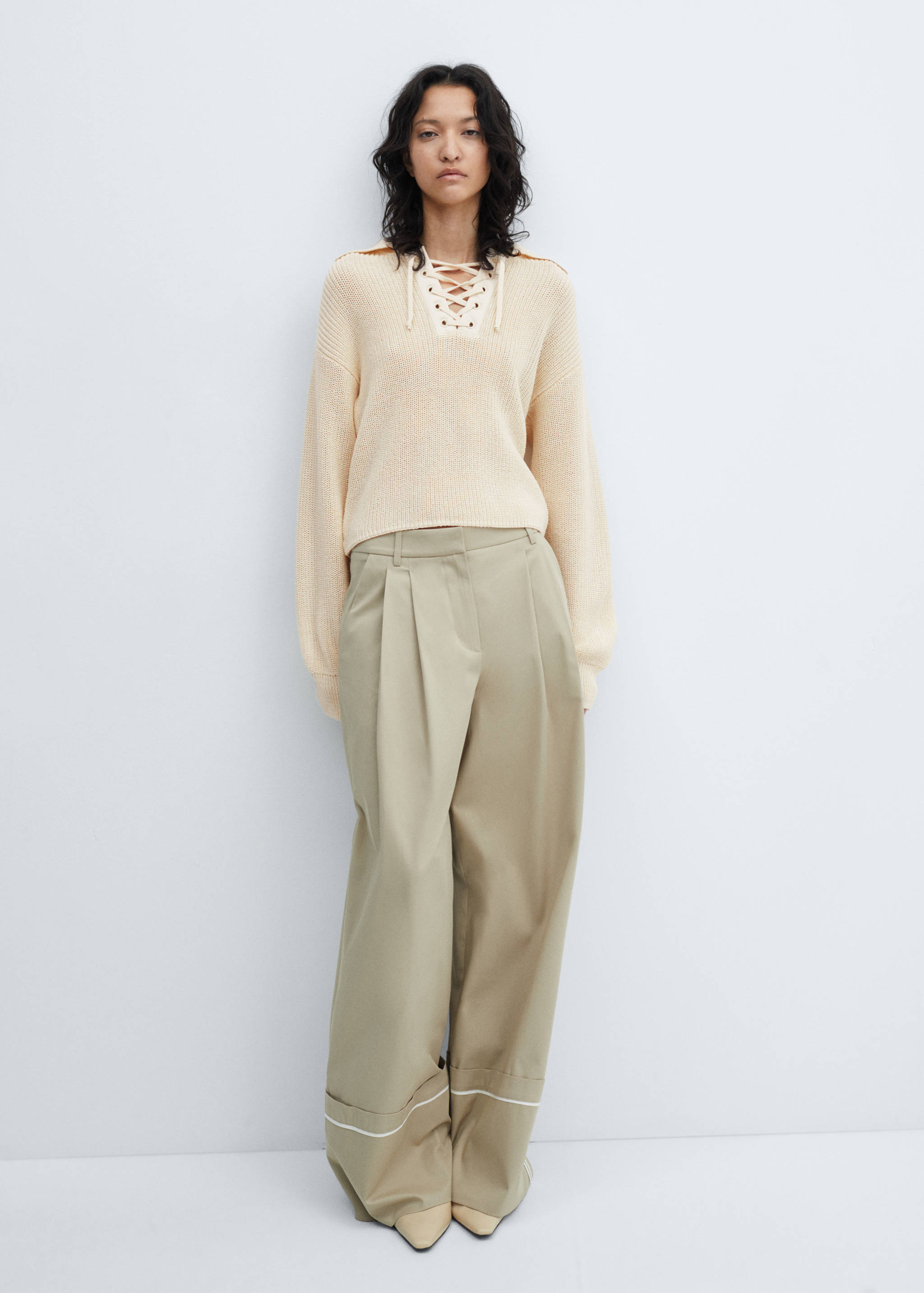 V-neck sweater with drawstring - General plane