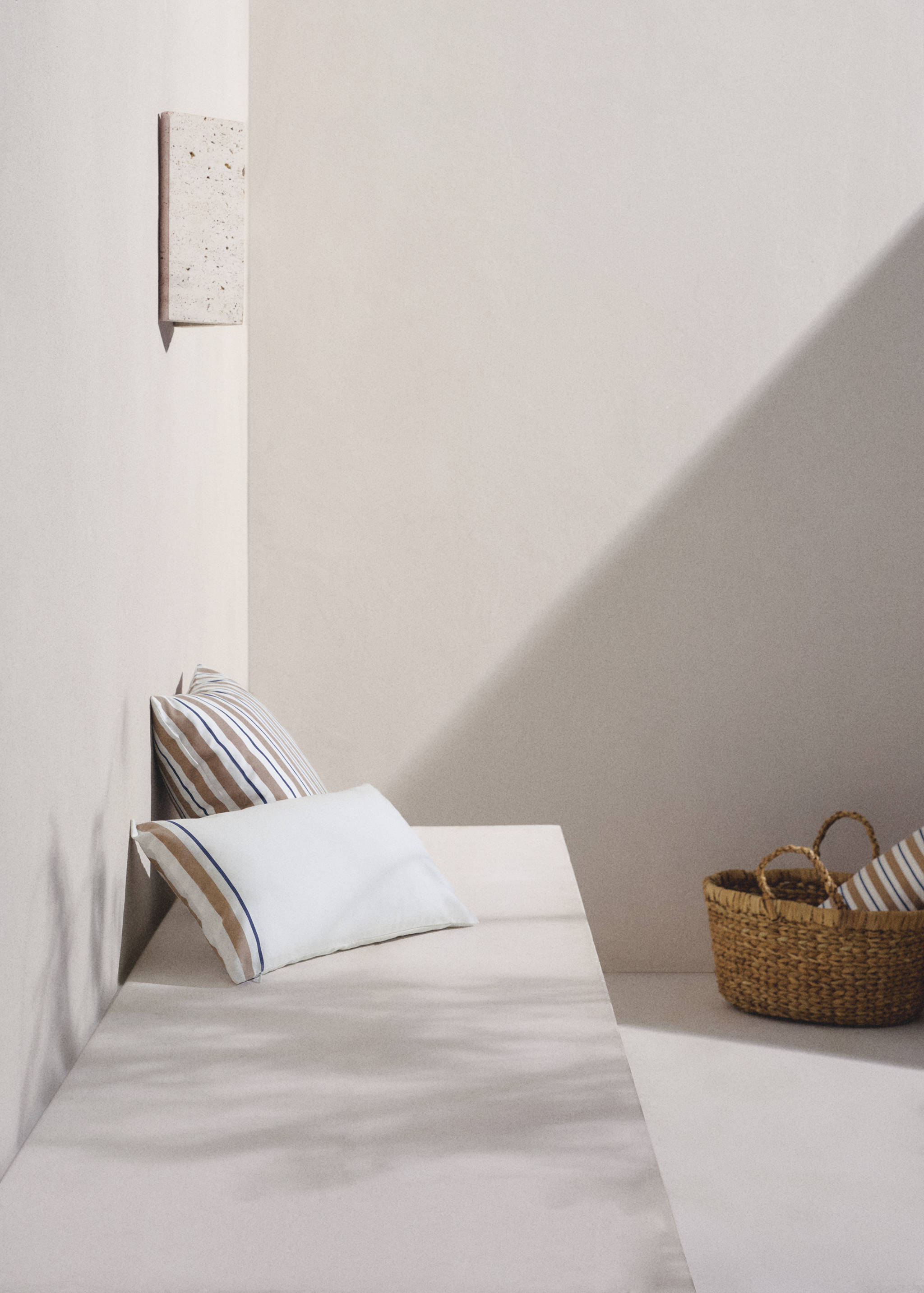 Water-repellent stripe-print cushion cover 30x50cm - General plane