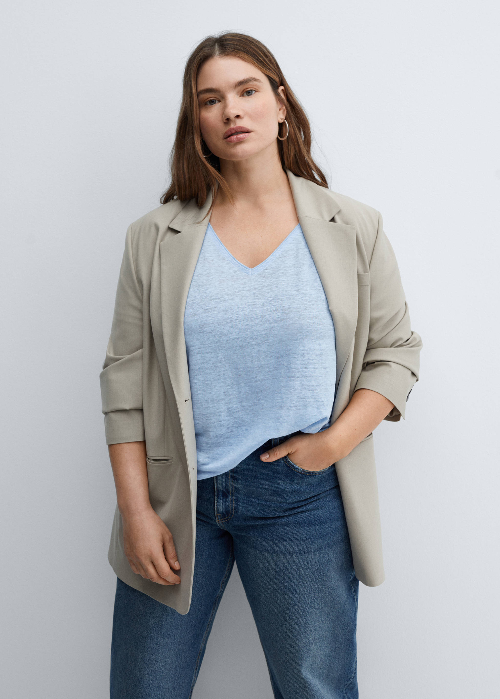 V-neck linen t-shirt - Details of the article 5