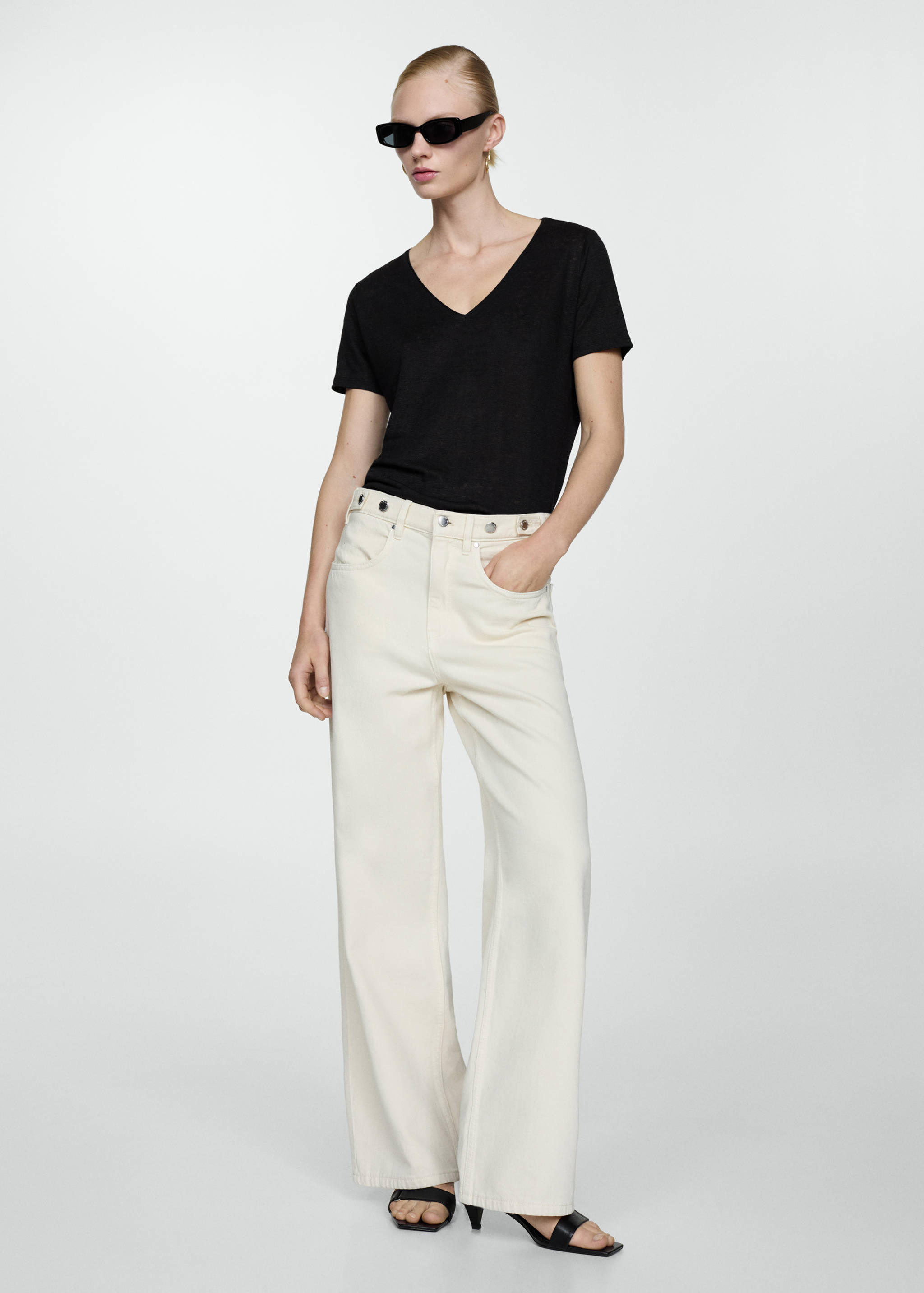 V-neck linen t-shirt - General plane