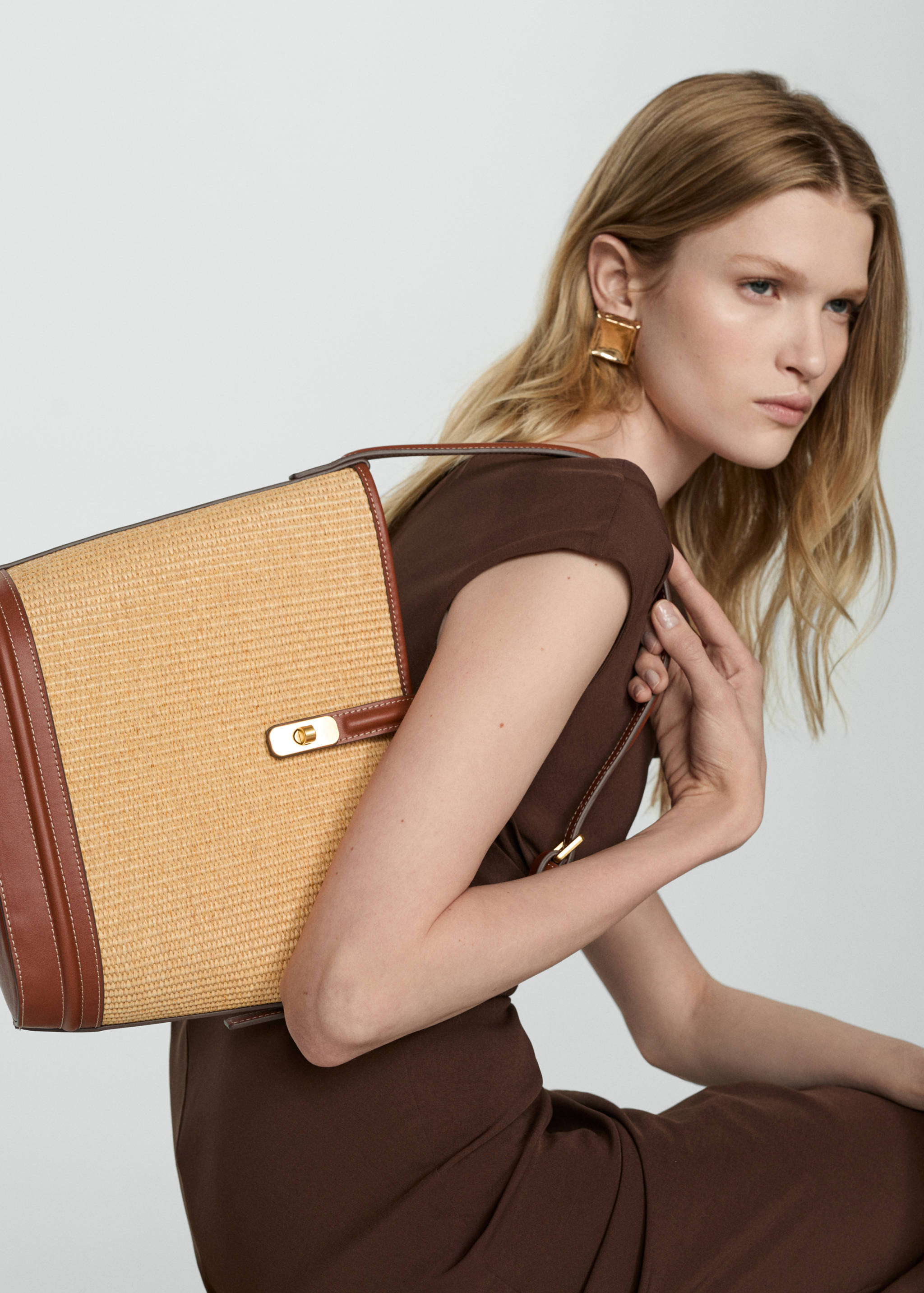 Сумка-ведро с эффектом рафии - Общий план