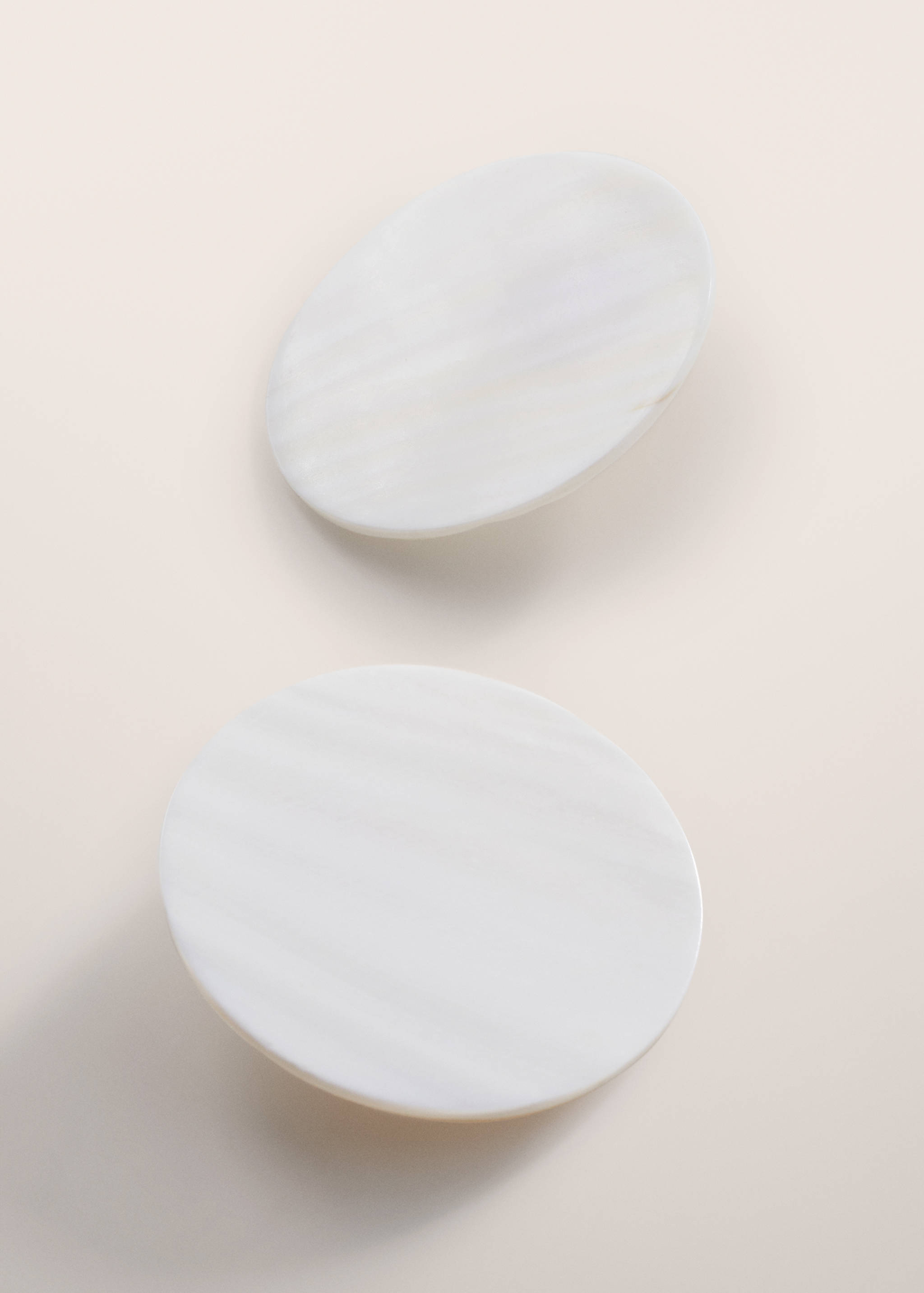 Maxi circular shell earrings - Details of the article 1