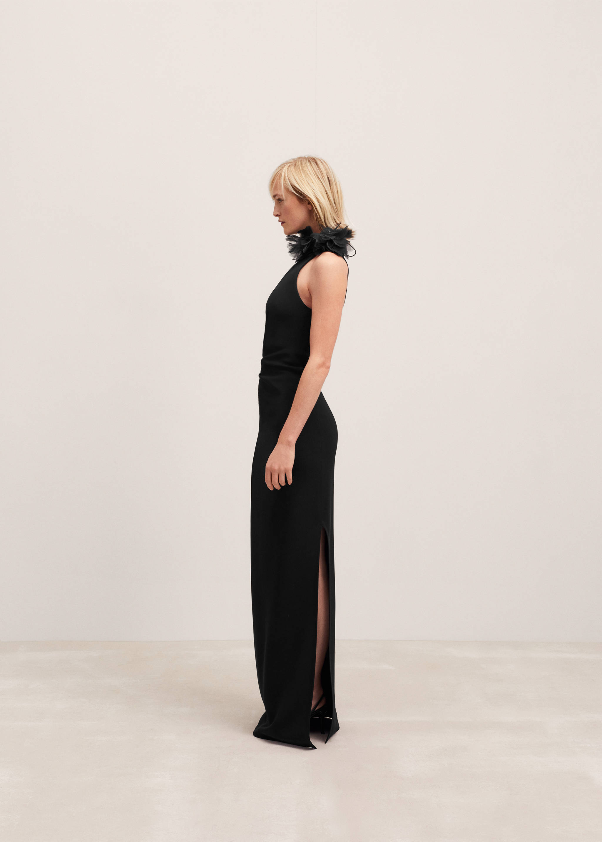 Asymmetrical dress with flower detail - Details of the article 2