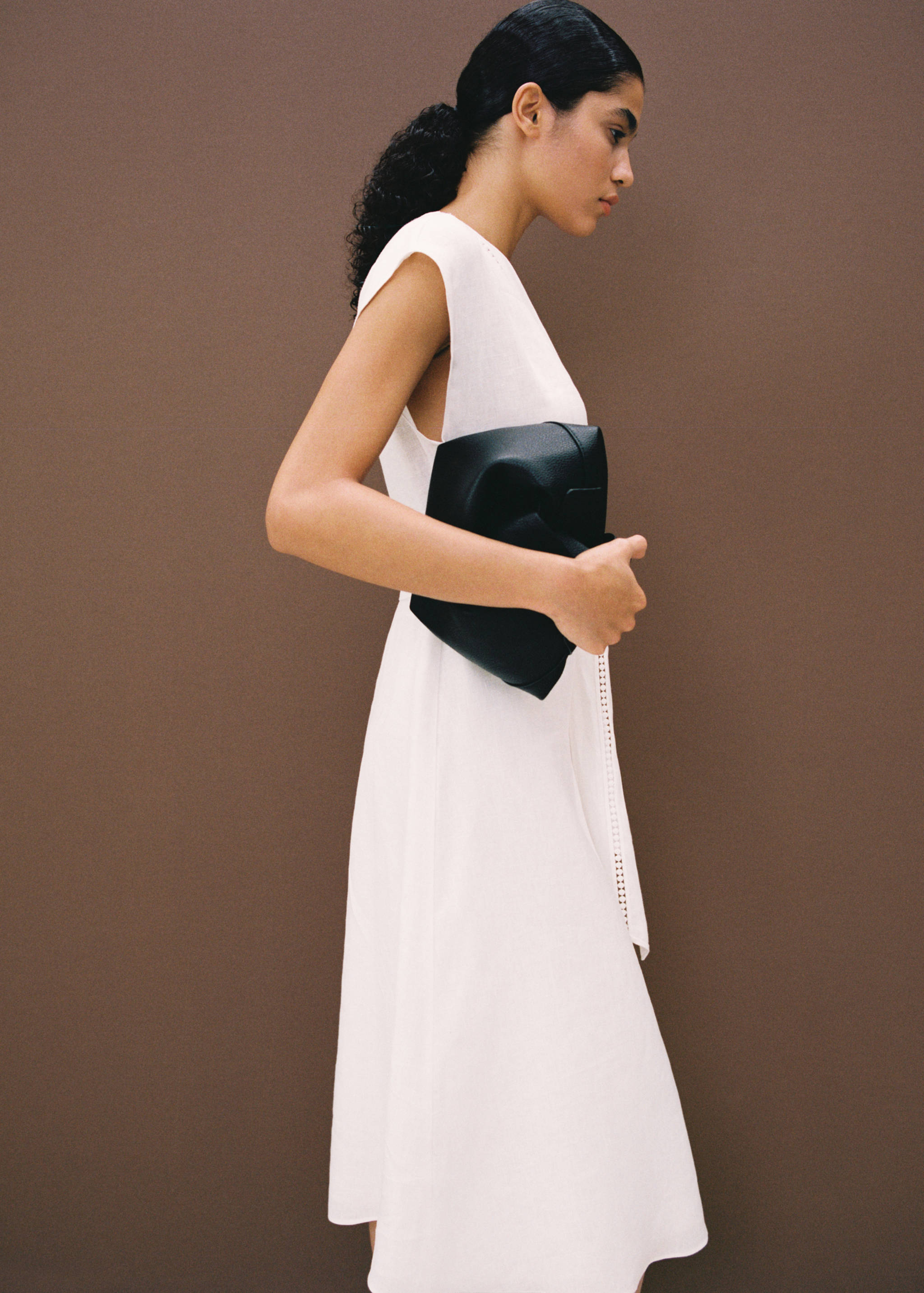 100% linen dress with bow - Details of the article 7, White. Ref: 67007116-00.
