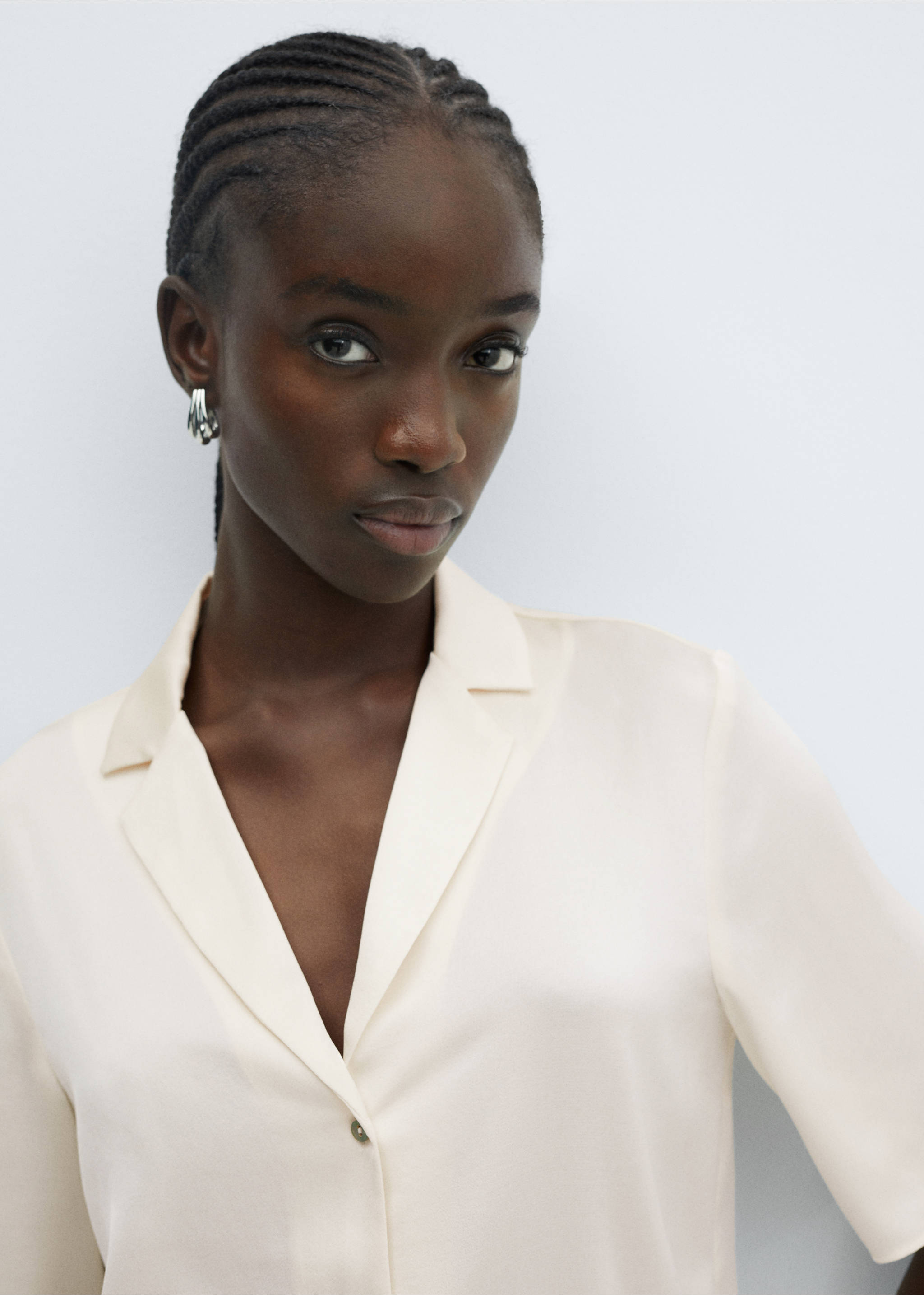 Short-sleeved satin shirt - Details of the article 1, Ecru. Ref: 67007129-00.