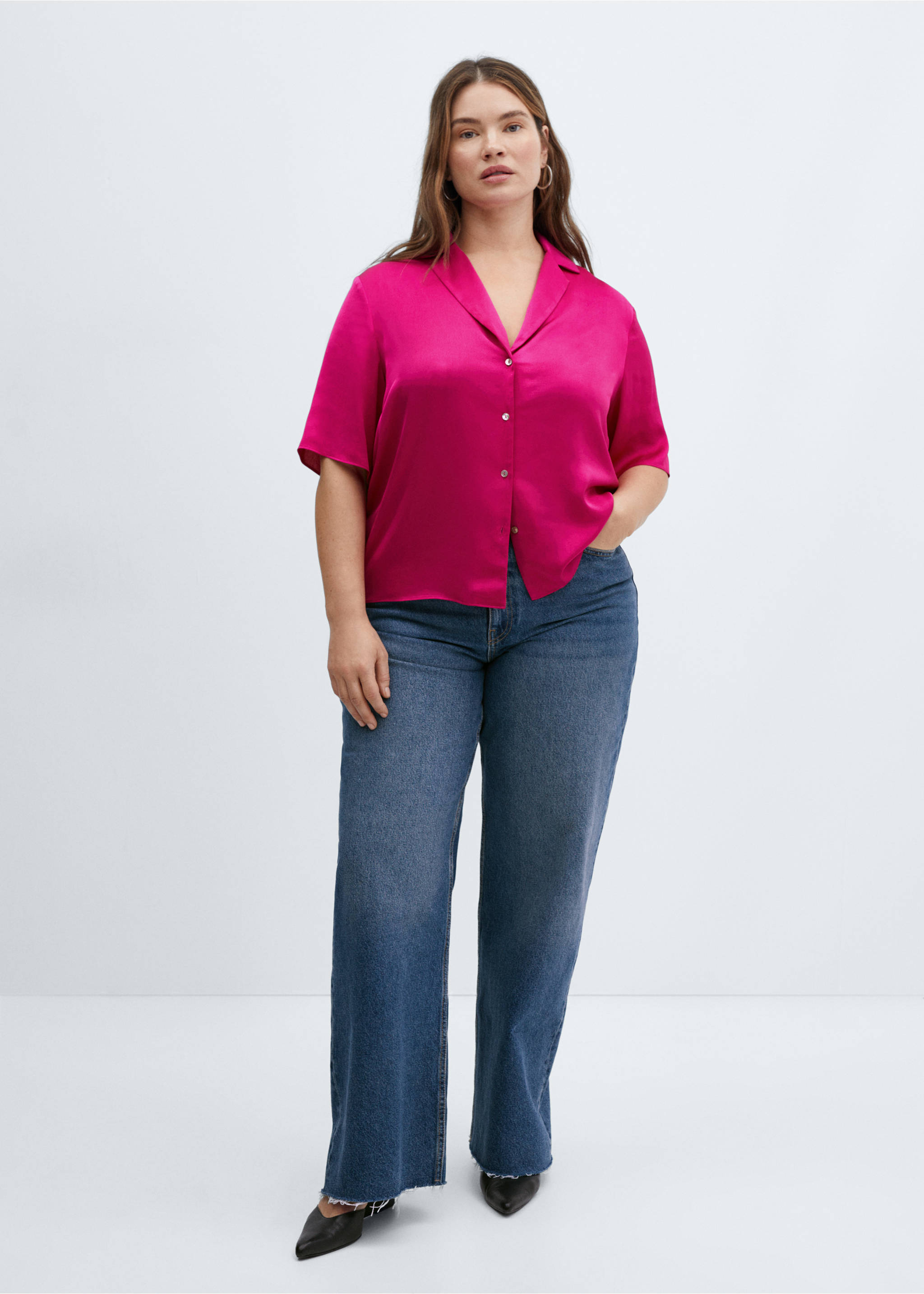 Short-sleeved satin shirt - Details of the article 3, Fuchsia. Ref: 67007129-00.