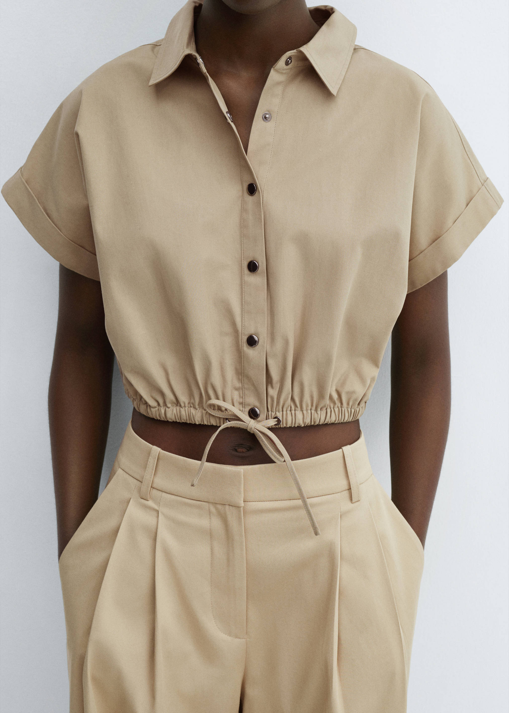 Cropped shirt with adjustable hem - Details of the article 3