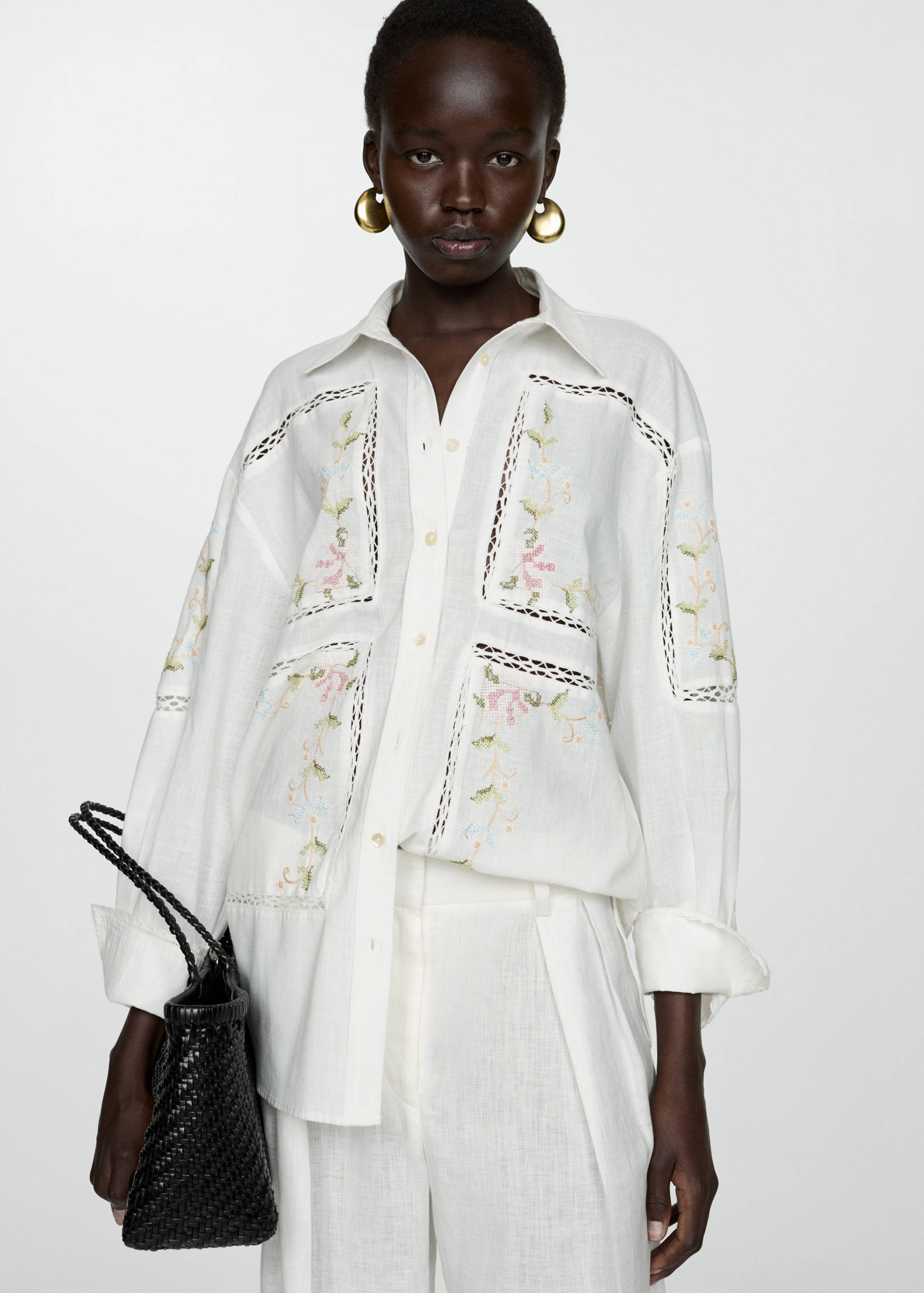 Oversized shirt with embroidered detail - Medium plane