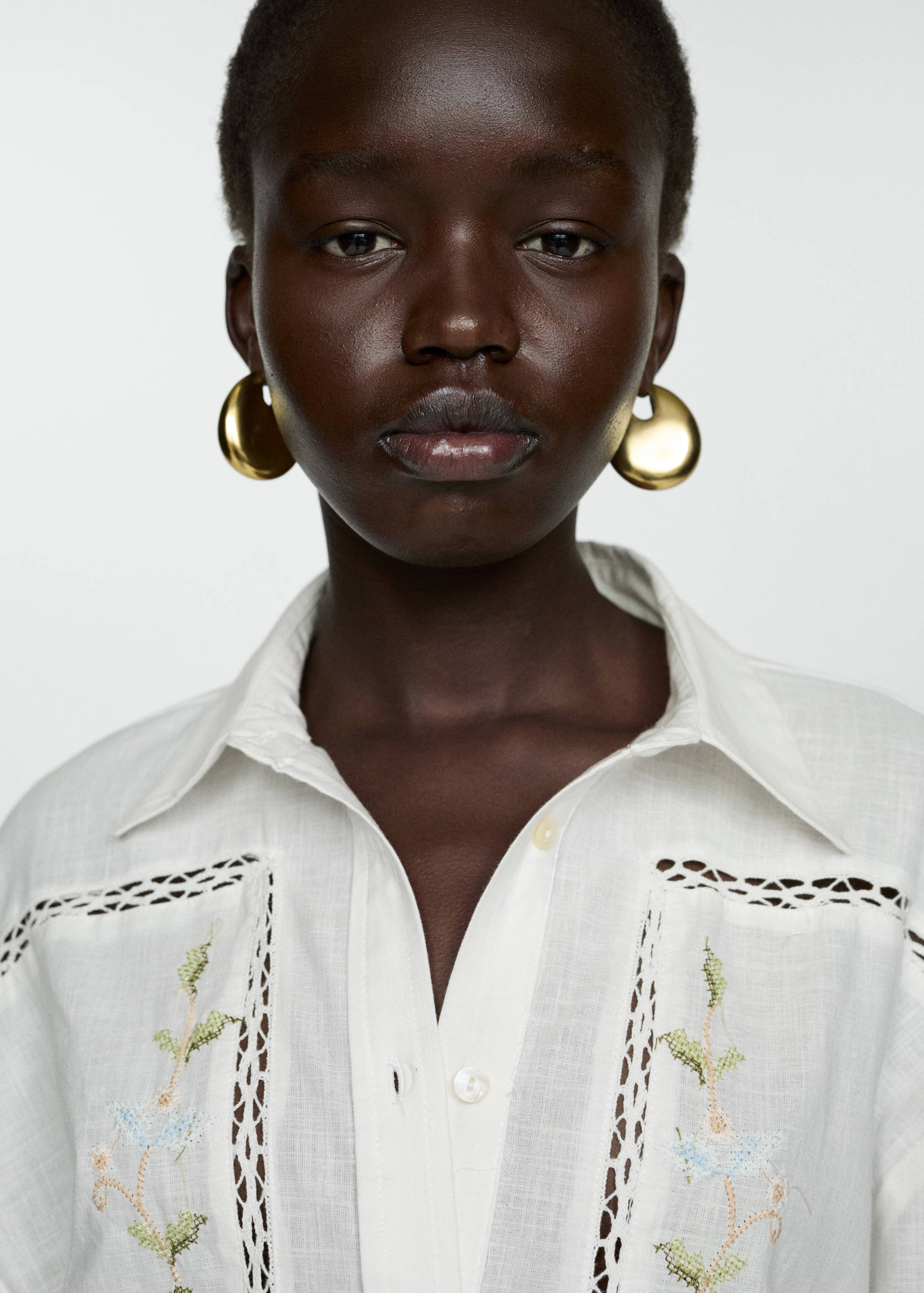 Oversized shirt with embroidered detail - Details of the article 1