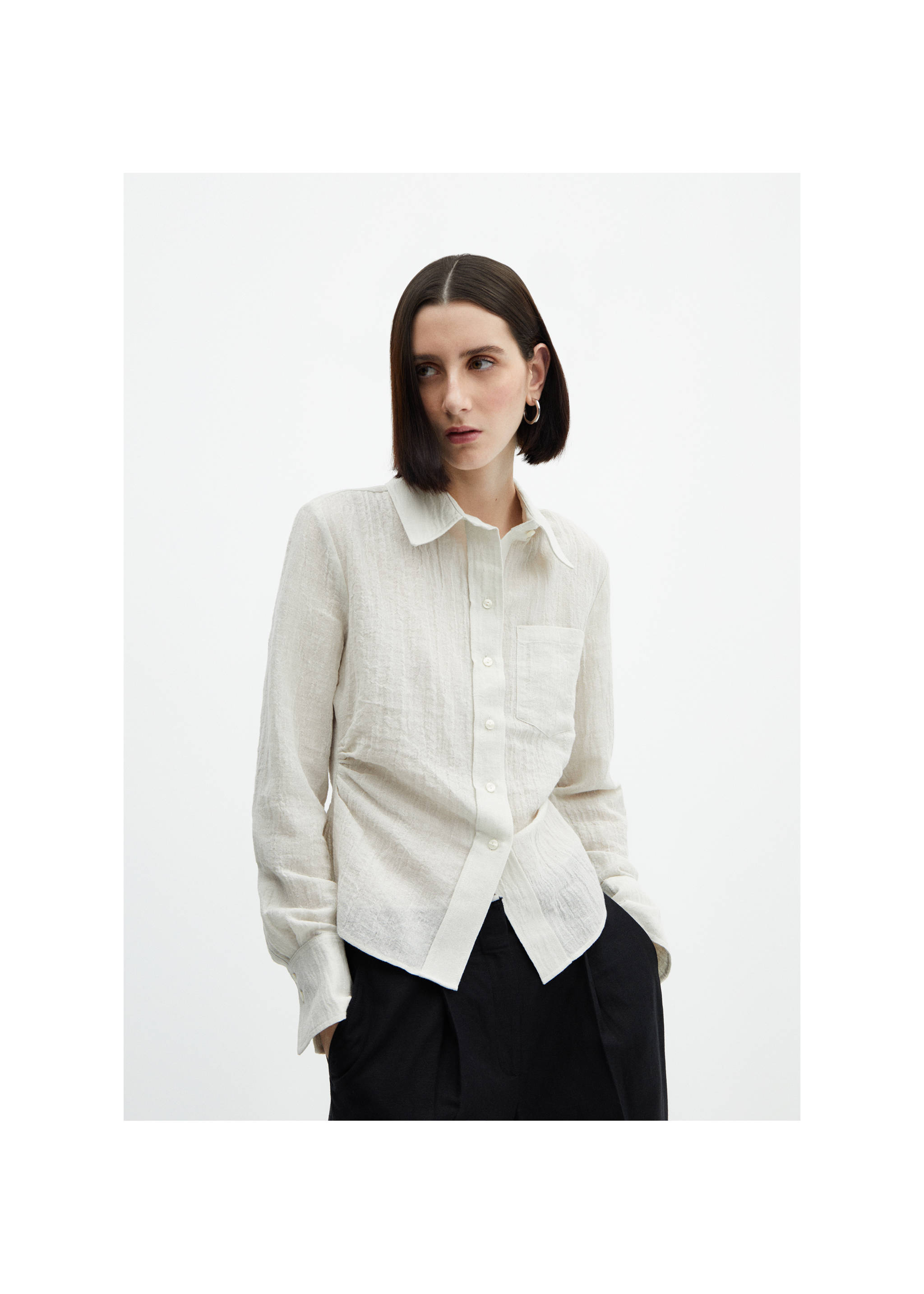 Chemise lin détail drapé - Plan moyen, Gris glacé. Ref: 67007134-00.